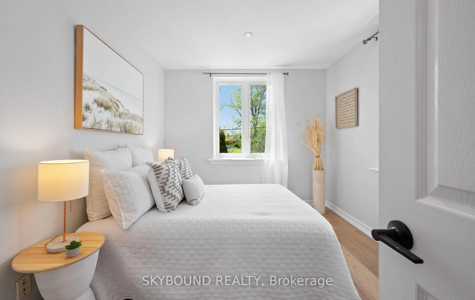 Photo 18 of 326 Kenilworth Avenue, Toronto, The Beaches — HOMEH