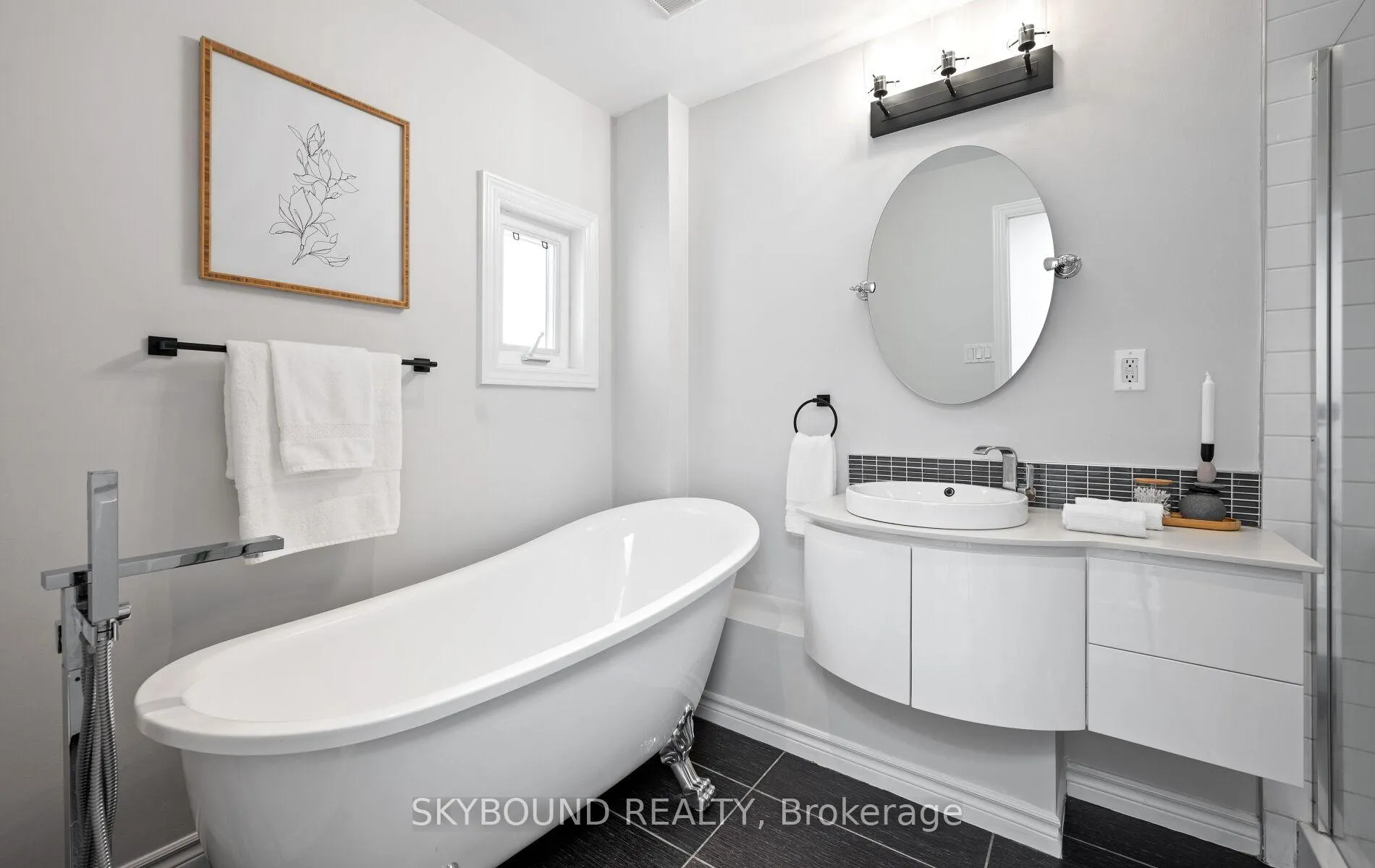 Photo 20 of 326 Kenilworth Avenue, Toronto, The Beaches — HOMEH