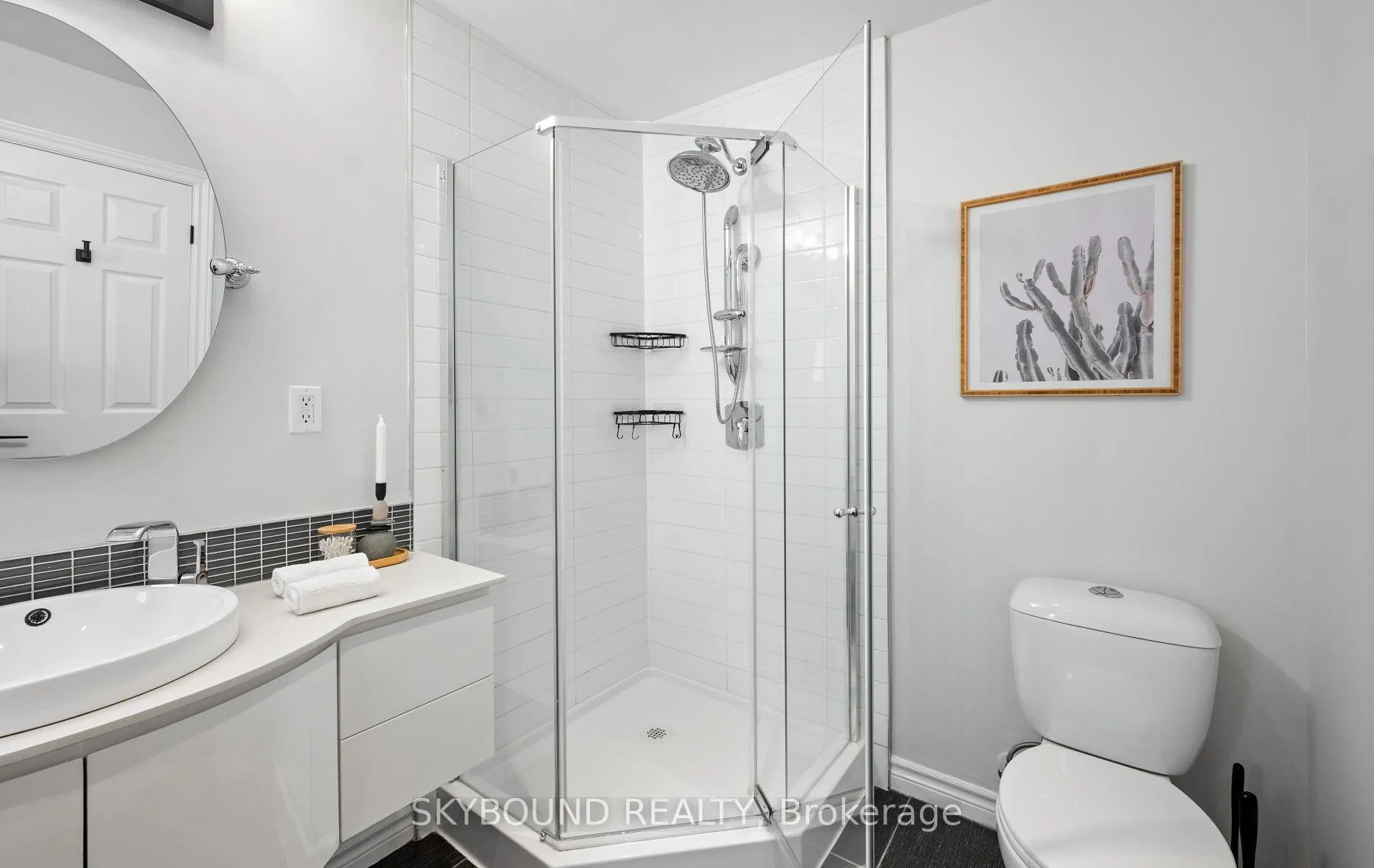Photo 21 of 326 Kenilworth Avenue, Toronto, The Beaches — HOMEH