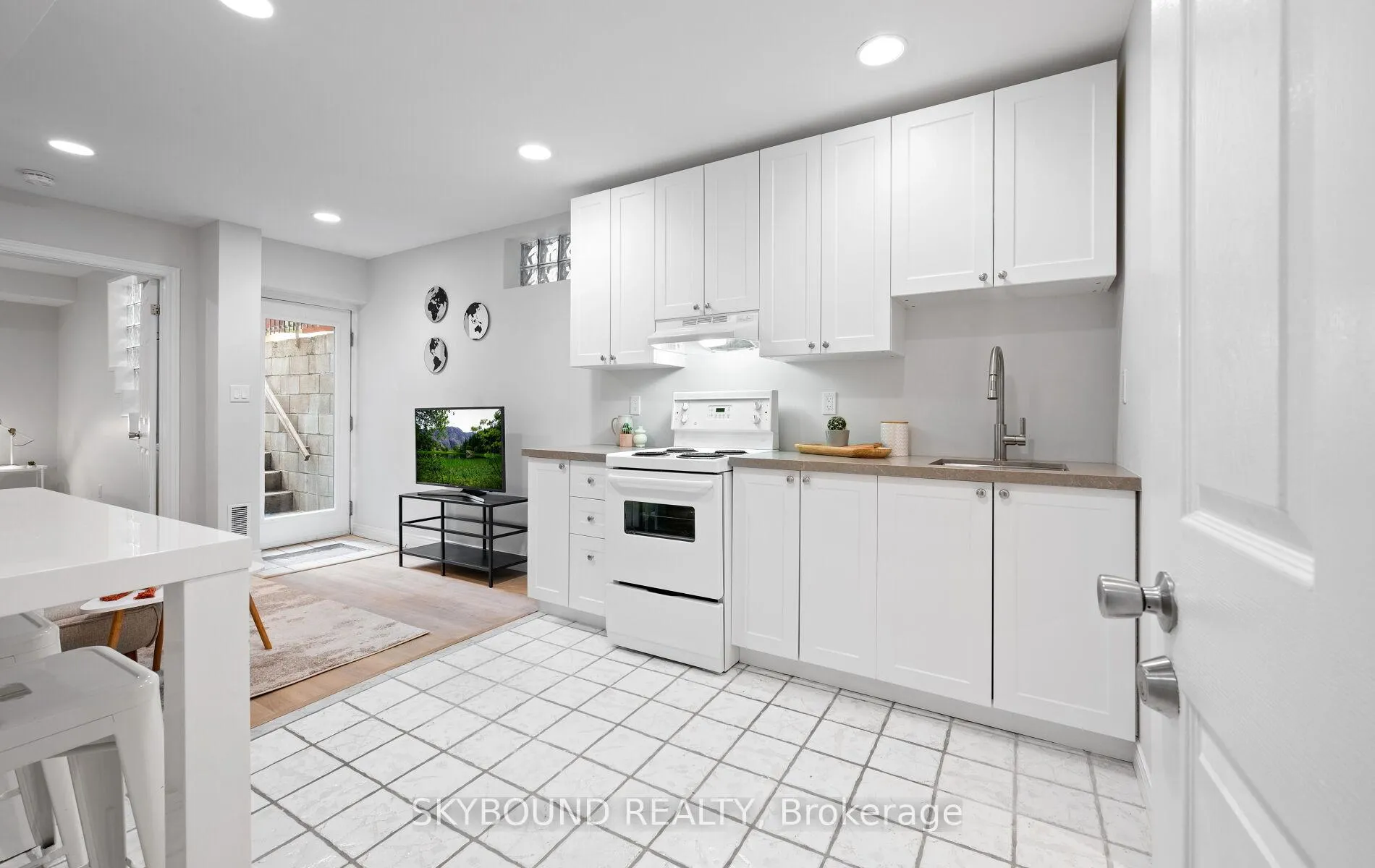 Photo 23 of 326 Kenilworth Avenue, Toronto, The Beaches — HOMEH