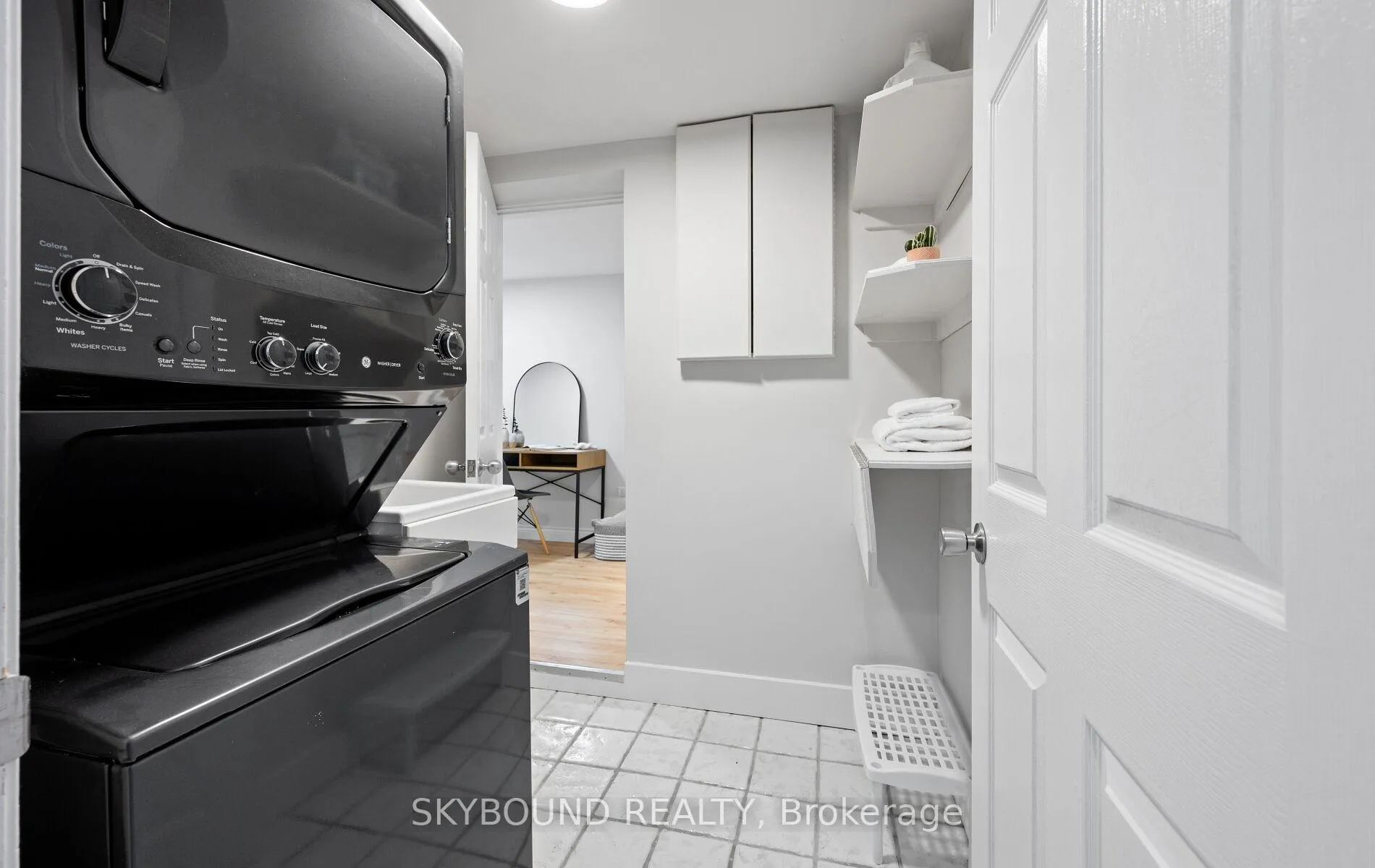 Photo 30 of 326 Kenilworth Avenue, Toronto, The Beaches — HOMEH