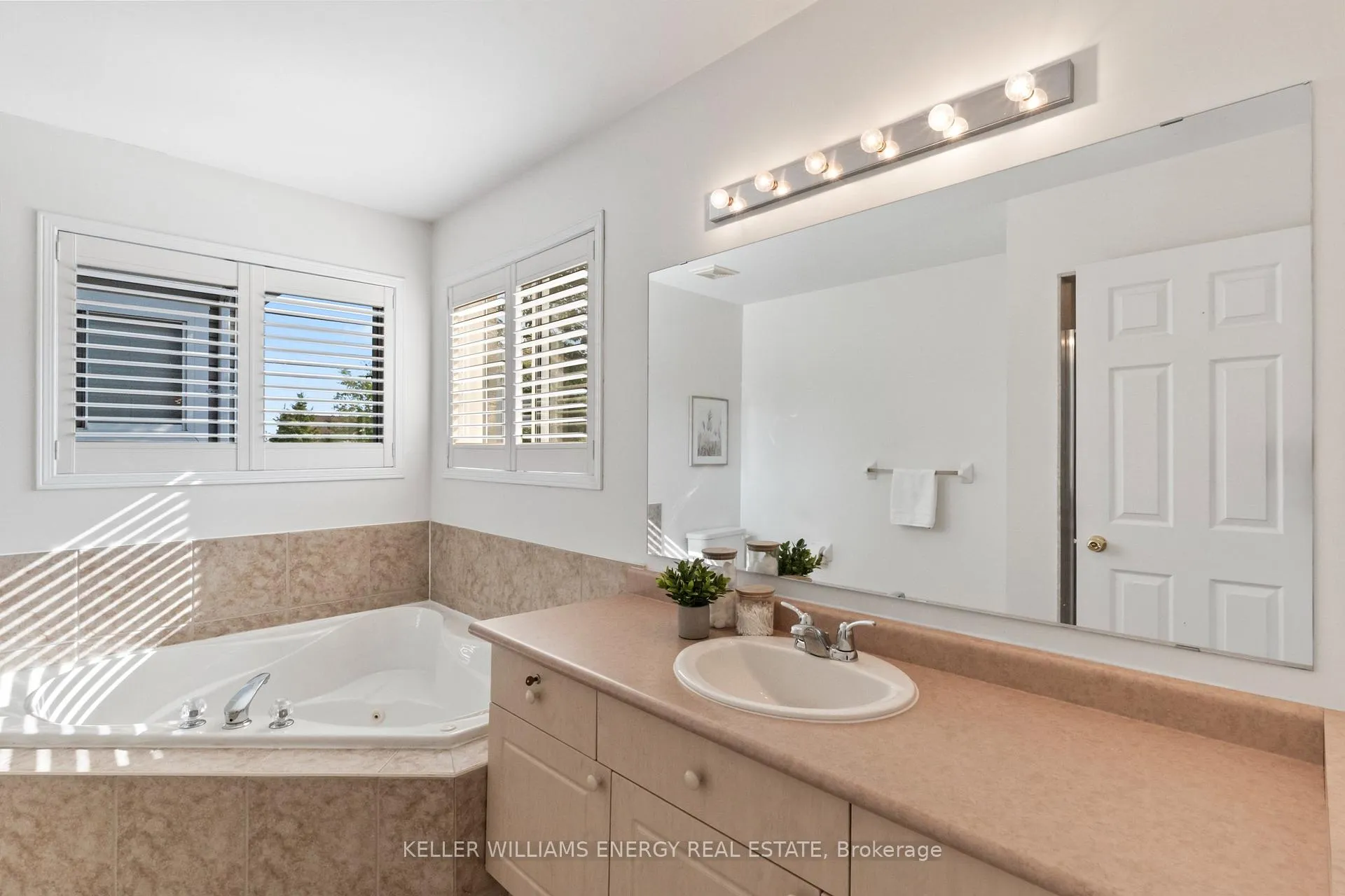 Photo 16 of 1530 Aldergrove Drive, Oshawa, Taunton — HOMEH