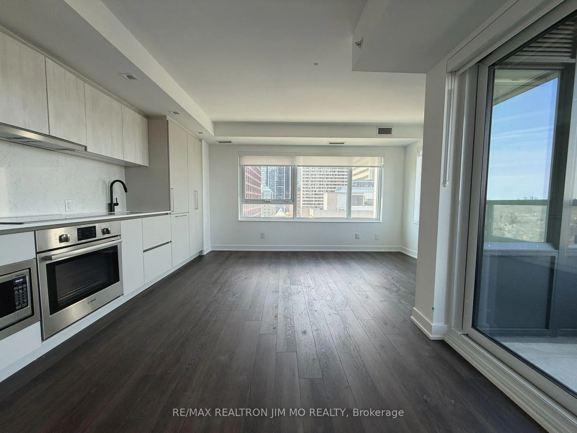 Photo 3 of Unit 1104, 609 Sherbourne Street, Toronto, North St. James Town — HOMEH
