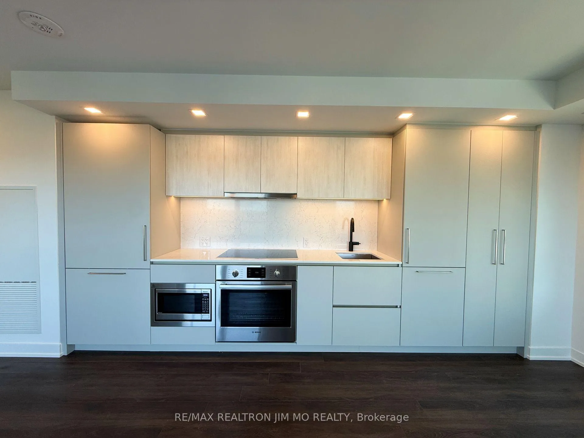 Photo 4 of Unit 1104, 609 Sherbourne Street, Toronto, North St. James Town — HOMEH