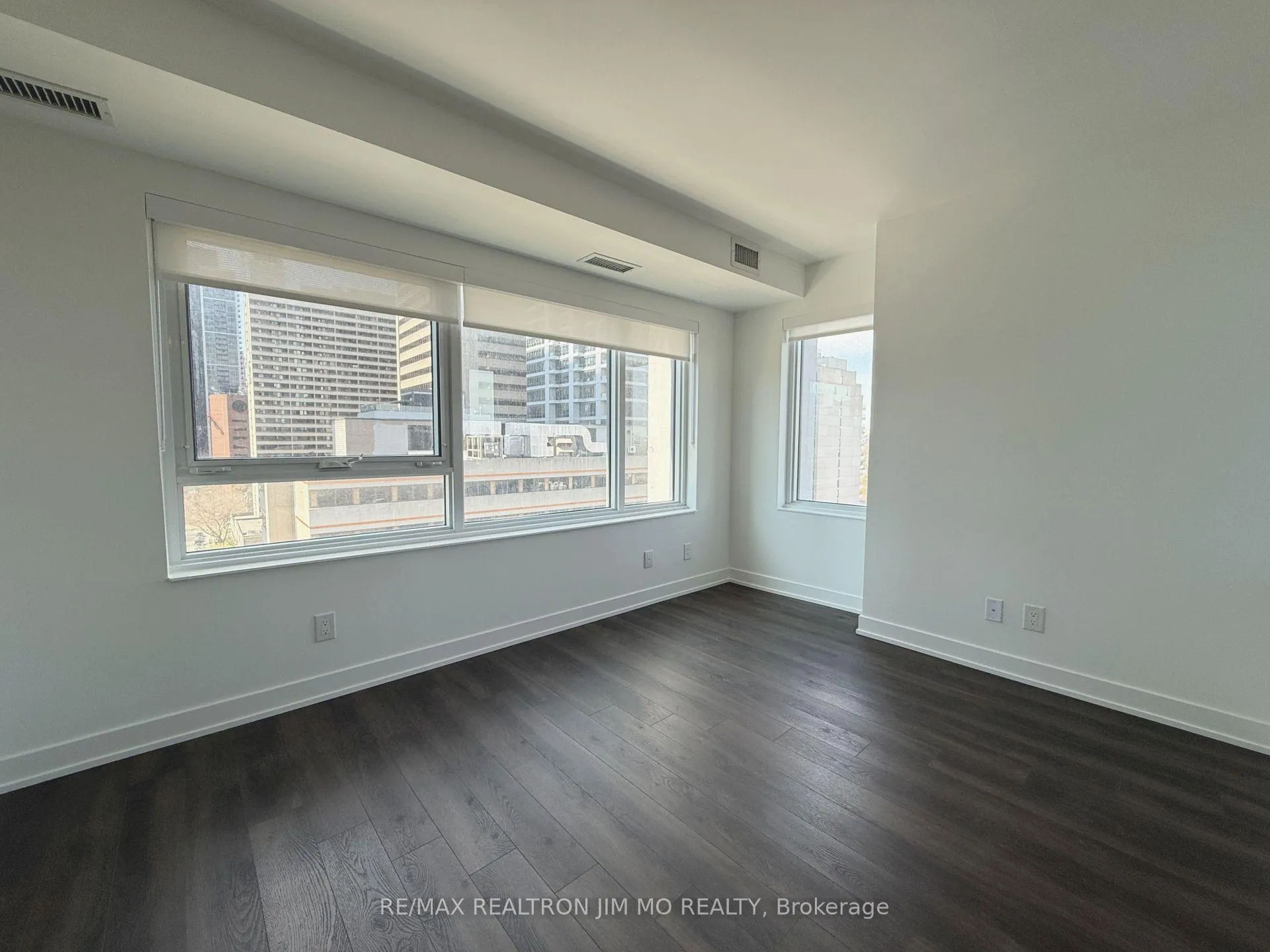Photo 6 of Unit 1104, 609 Sherbourne Street, Toronto, North St. James Town — HOMEH