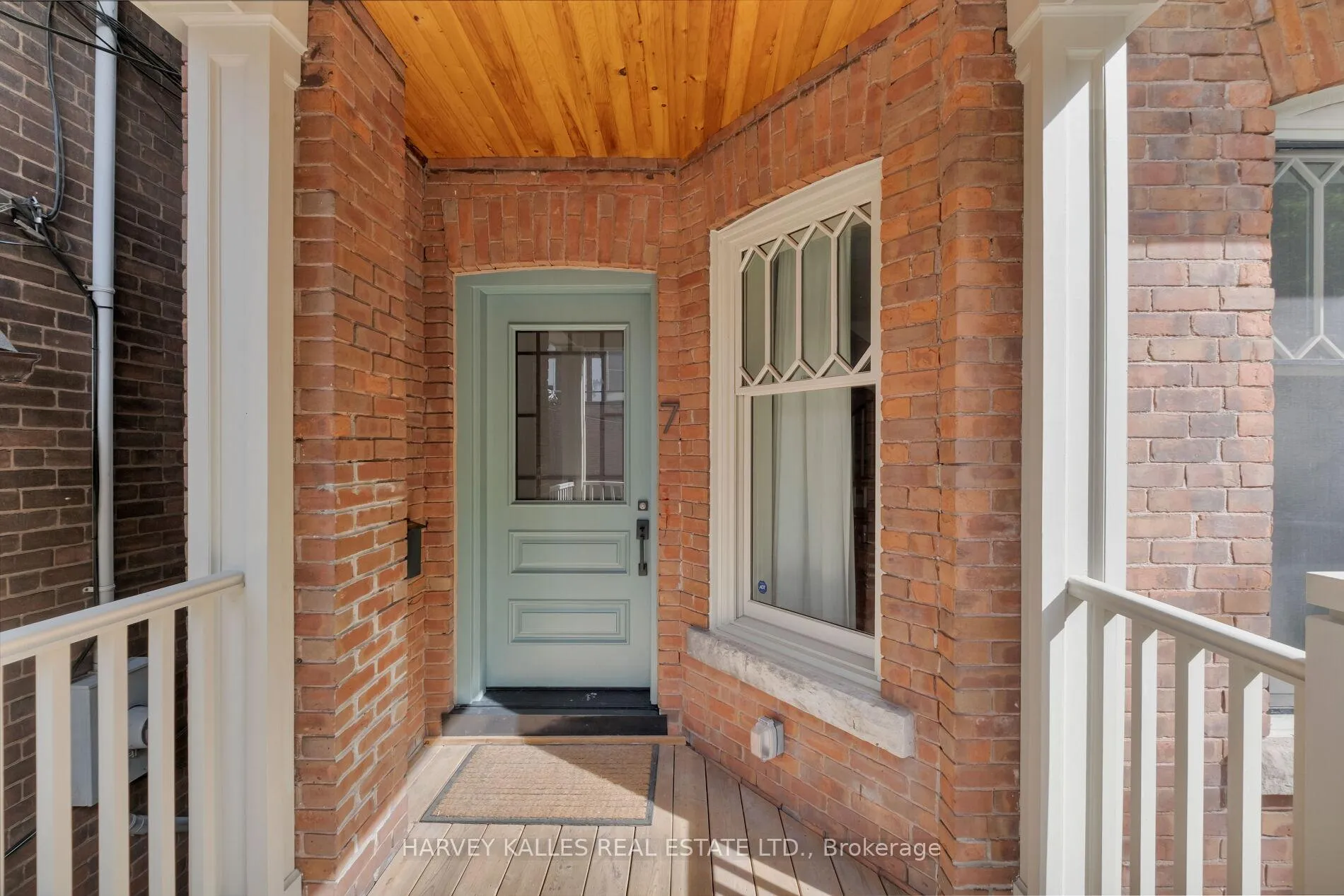 Photo 2 of 7 Edgedale Road, Toronto, North St. James Town — HOMEH