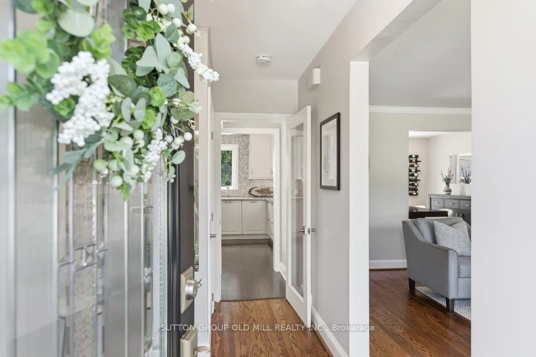 Photo 3 of 78 Ballacaine Drive, Etobicoke, Stonegate-Queensway — HOMEH