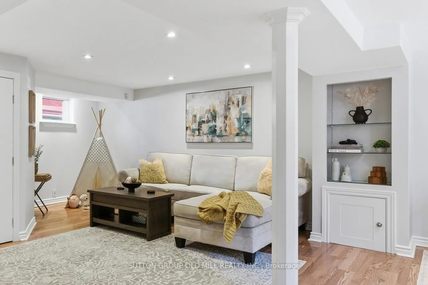 Photo 16 of 78 Ballacaine Drive, Etobicoke, Stonegate-Queensway — HOMEH