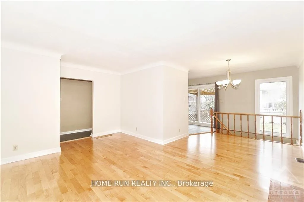 Photo 4 of 39 Epworth Avenue, Ottawa, Meadowlands/St. Claire Gardens — HOMEH