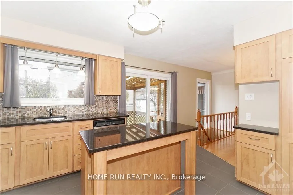 Photo 7 of 39 Epworth Avenue, Ottawa, Meadowlands/St. Claire Gardens — HOMEH