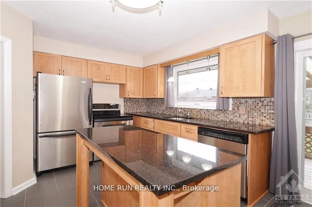 Photo 8 of 39 Epworth Avenue, Ottawa, Meadowlands/St. Claire Gardens — HOMEH