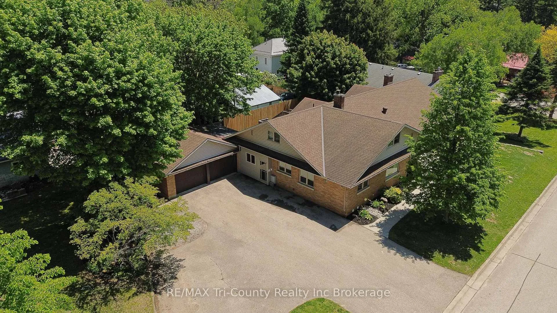 Photo of 16 Delevan Crescent