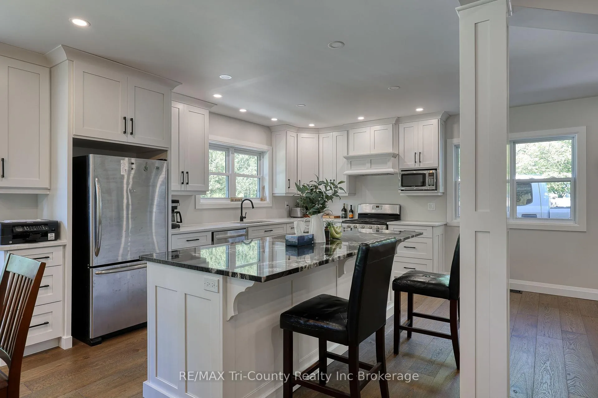 Photo 4 of 16 Delevan Crescent, Tillsonburg — HOMEH