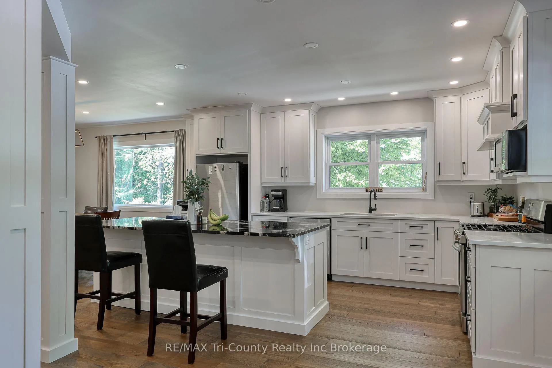 Photo 5 of 16 Delevan Crescent, Tillsonburg — HOMEH