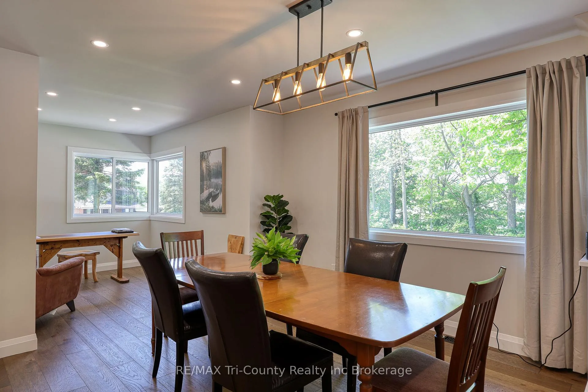 Photo 8 of 16 Delevan Crescent, Tillsonburg — HOMEH