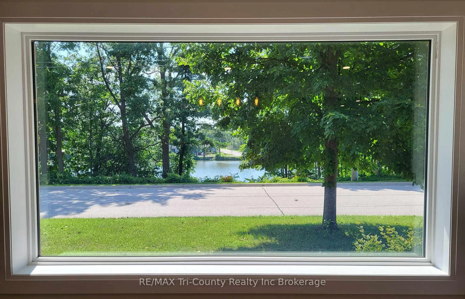 Photo 9 of 16 Delevan Crescent, Tillsonburg — HOMEH