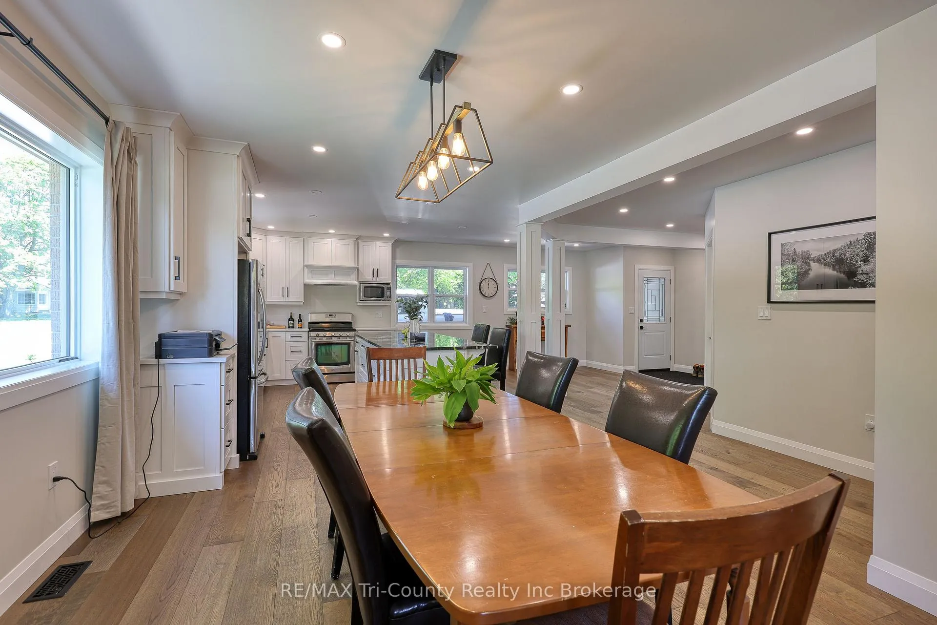Photo 10 of 16 Delevan Crescent, Tillsonburg — HOMEH