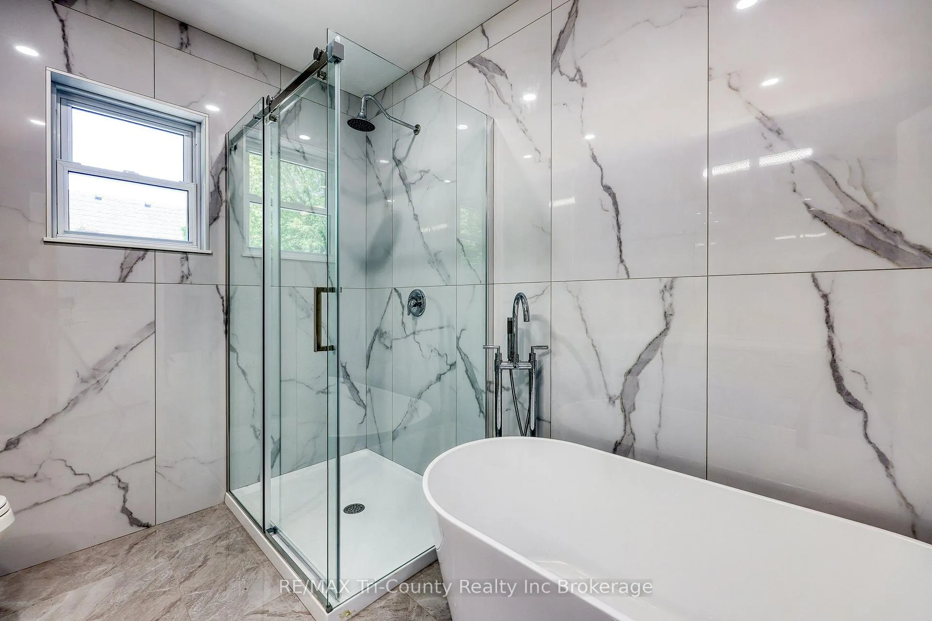 Photo 16 of 16 Delevan Crescent, Tillsonburg — HOMEH