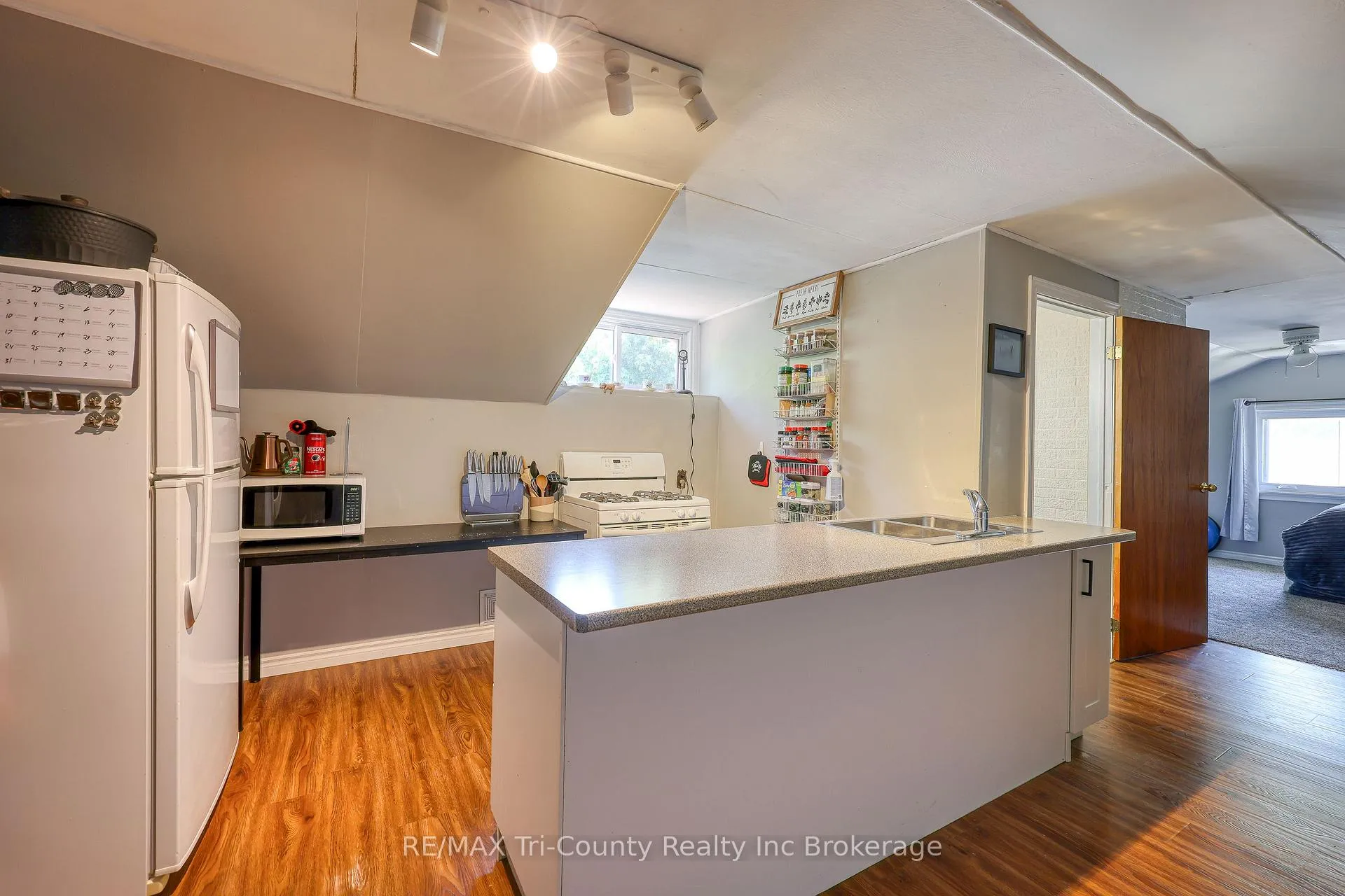 Photo 24 of 16 Delevan Crescent, Tillsonburg — HOMEH