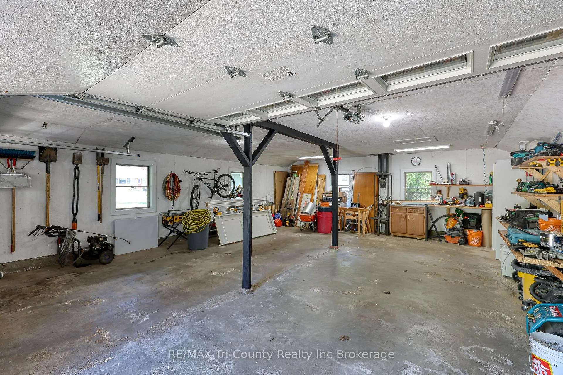 Photo 40 of 16 Delevan Crescent, Tillsonburg — HOMEH