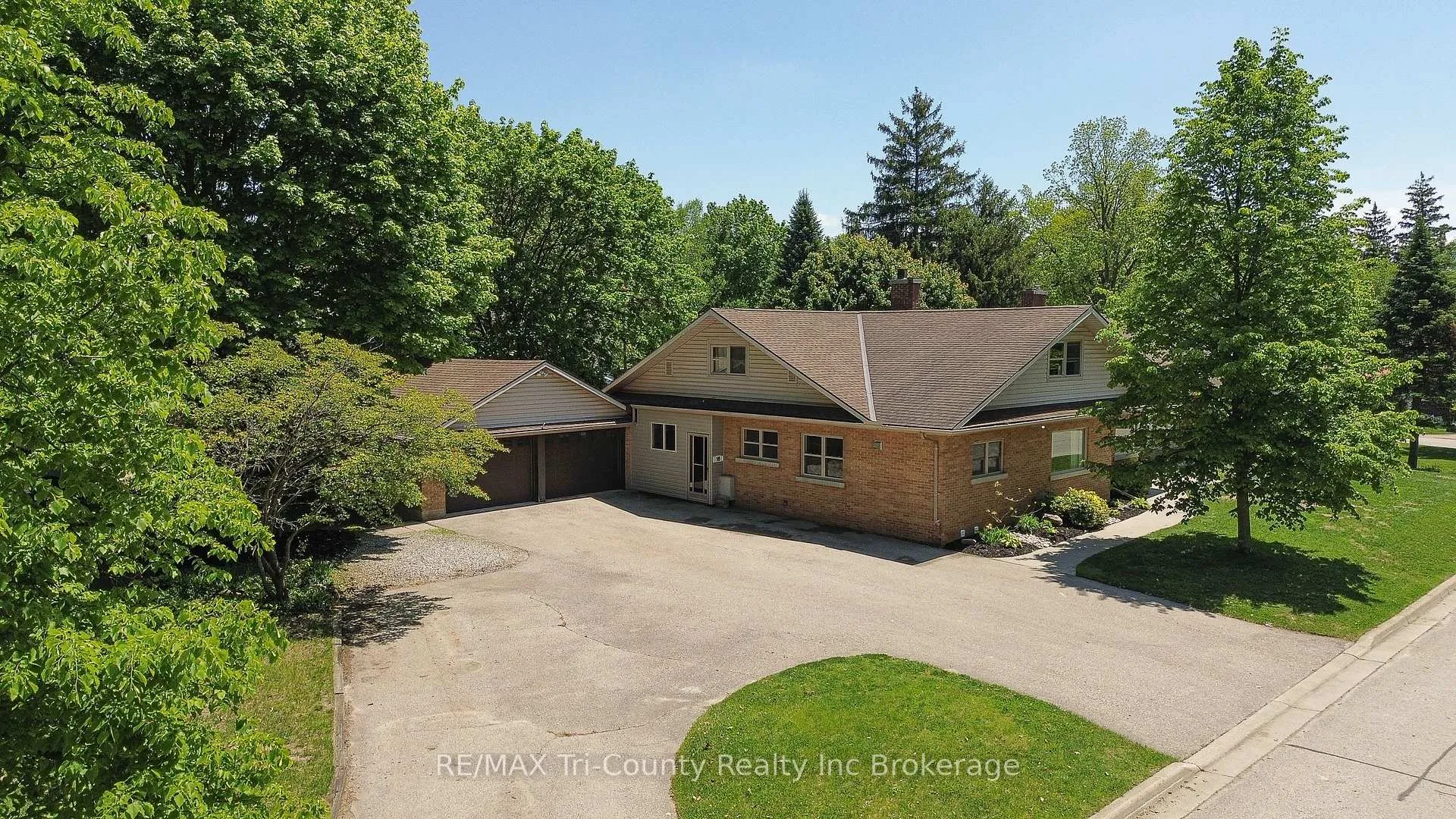 Photo 47 of 16 Delevan Crescent, Tillsonburg — HOMEH