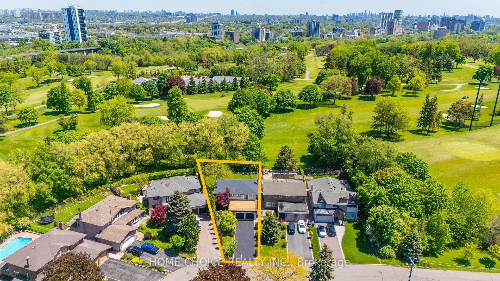 Photo 2 of 43 Golfwood Heights E, Etobicoke, Kingsview Village-The Westway — HOMEH
