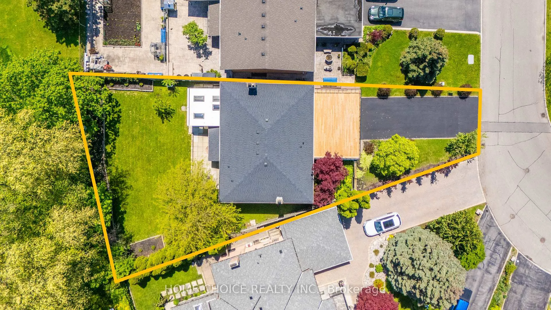 Photo 3 of 43 Golfwood Heights E, Etobicoke, Kingsview Village-The Westway — HOMEH