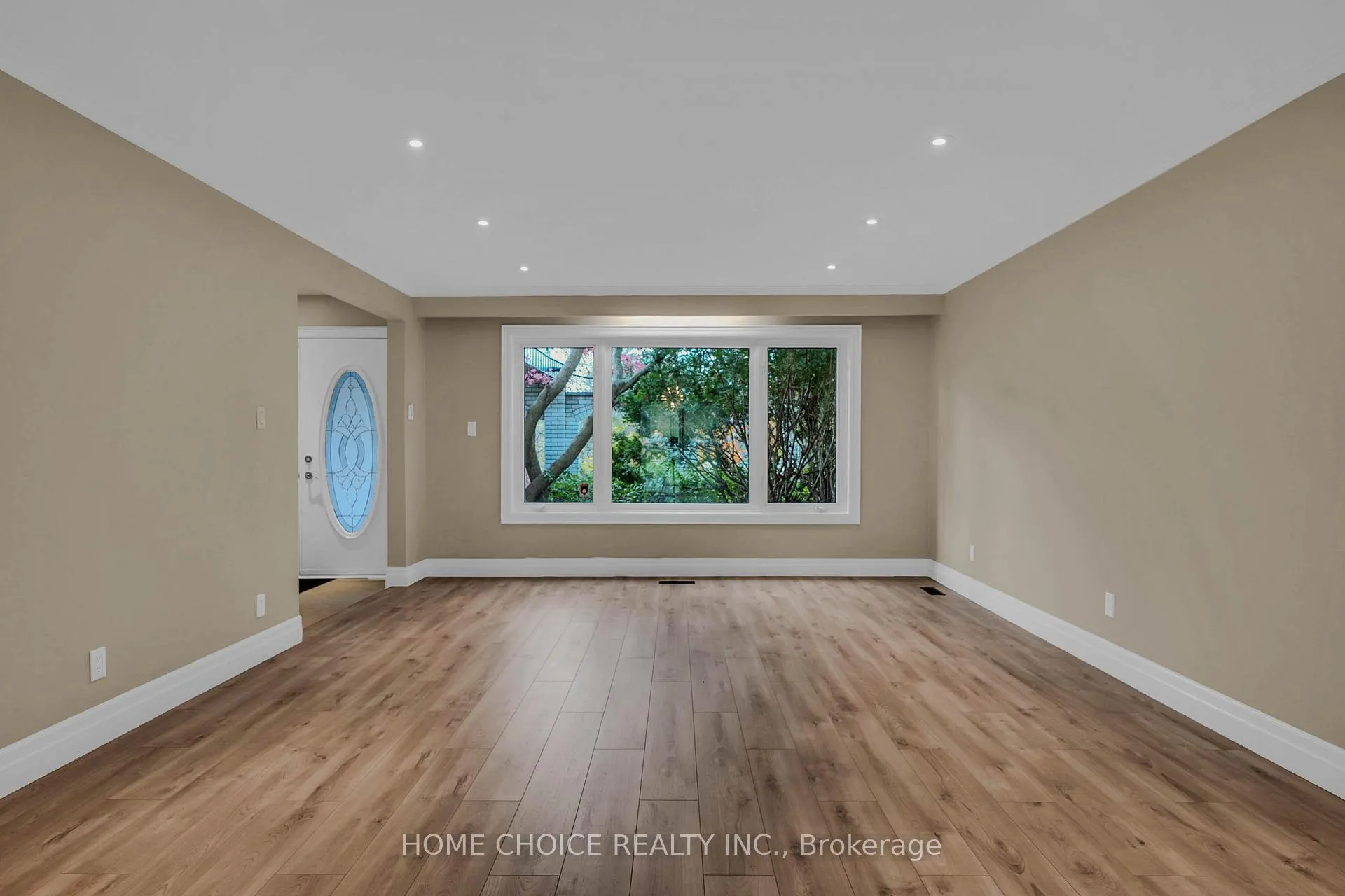 Photo 8 of 43 Golfwood Heights E, Etobicoke, Kingsview Village-The Westway — HOMEH