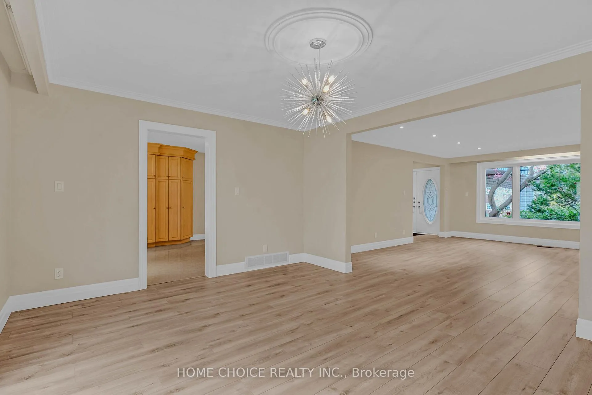 Photo 9 of 43 Golfwood Heights E, Etobicoke, Kingsview Village-The Westway — HOMEH