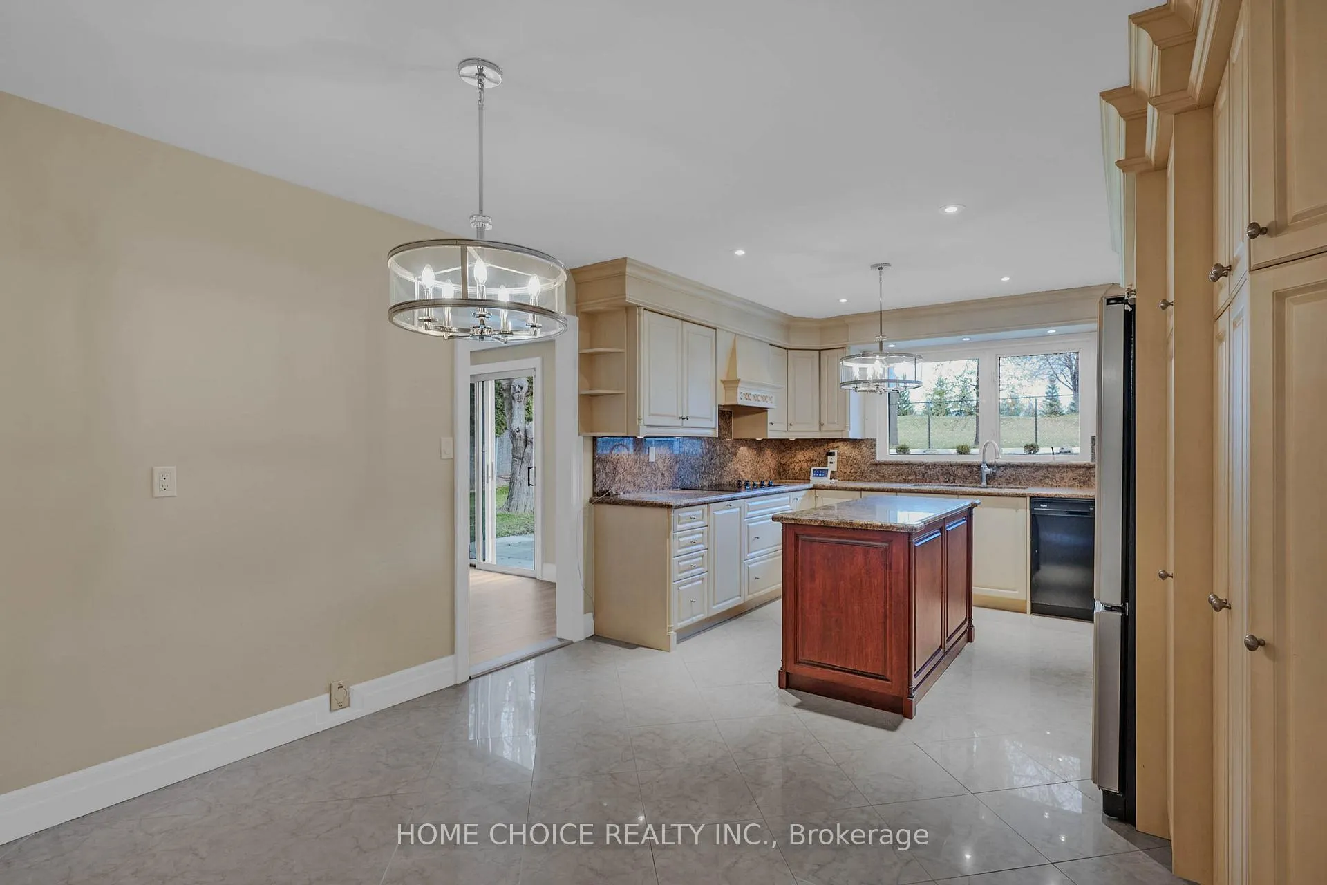 Photo 10 of 43 Golfwood Heights E, Etobicoke, Kingsview Village-The Westway — HOMEH