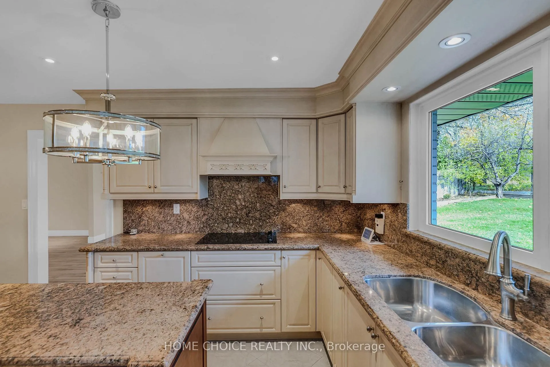 Photo 14 of 43 Golfwood Heights E, Etobicoke, Kingsview Village-The Westway — HOMEH