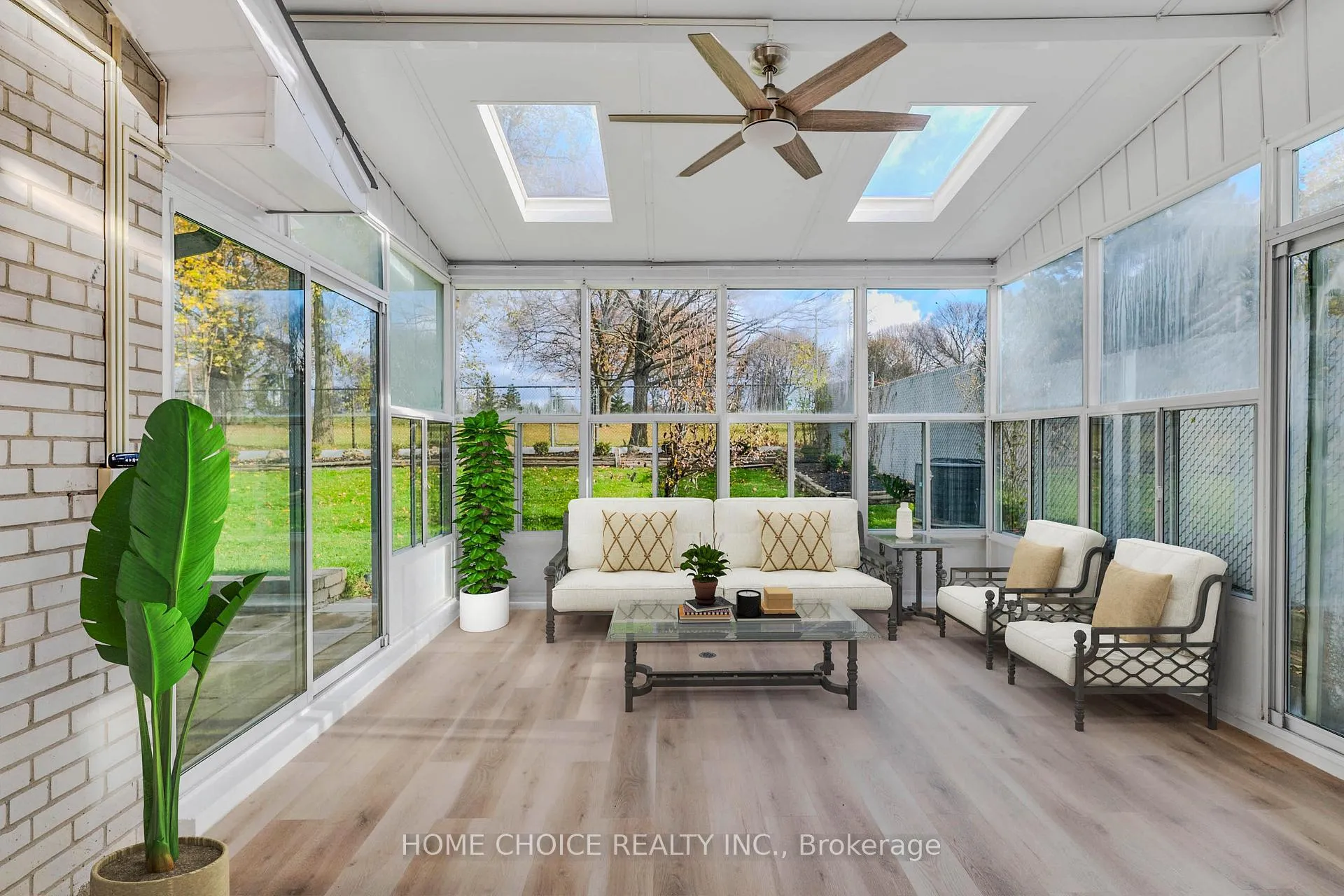 Photo 15 of 43 Golfwood Heights E, Etobicoke, Kingsview Village-The Westway — HOMEH