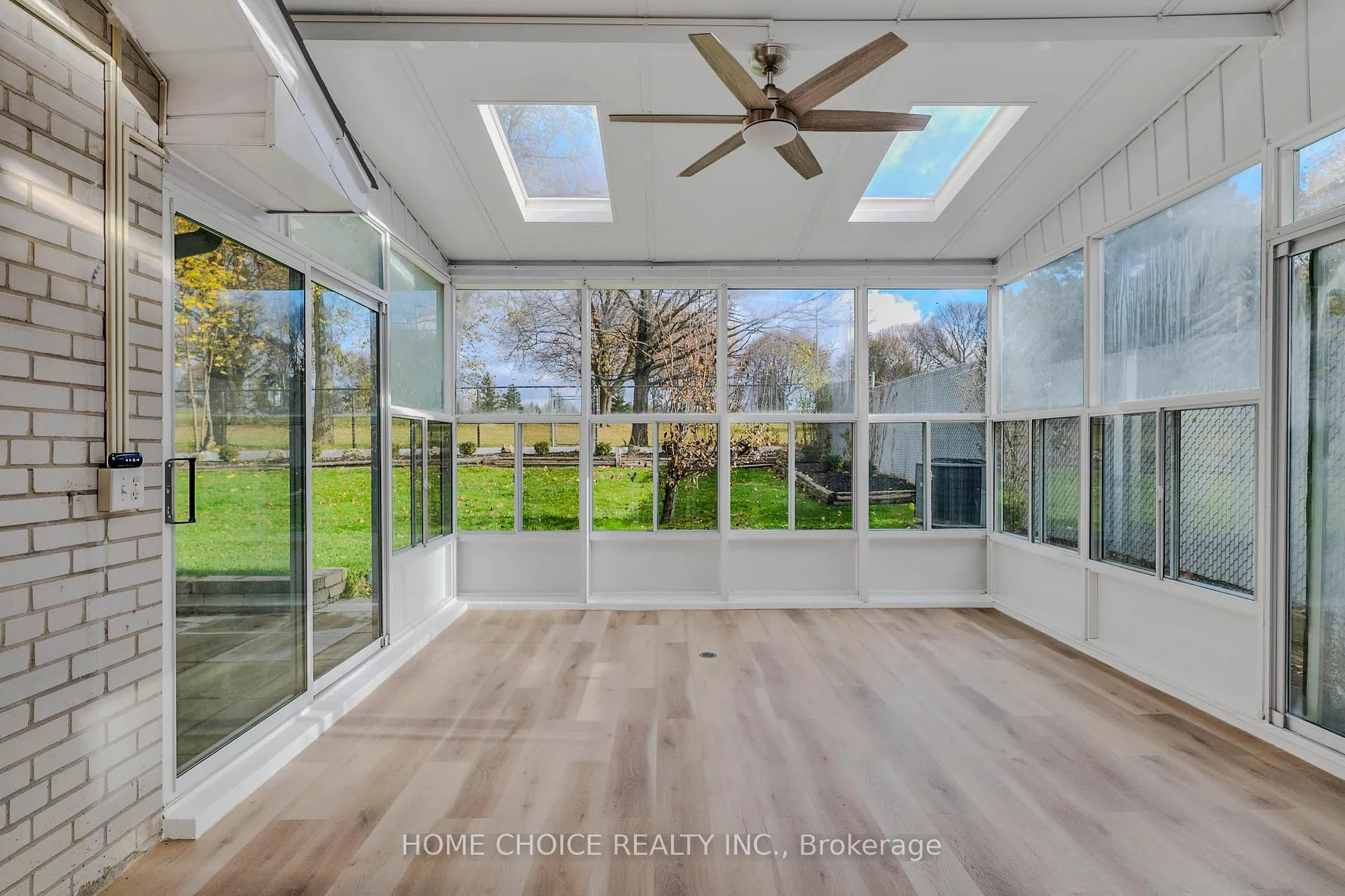 Photo 16 of 43 Golfwood Heights E, Etobicoke, Kingsview Village-The Westway — HOMEH