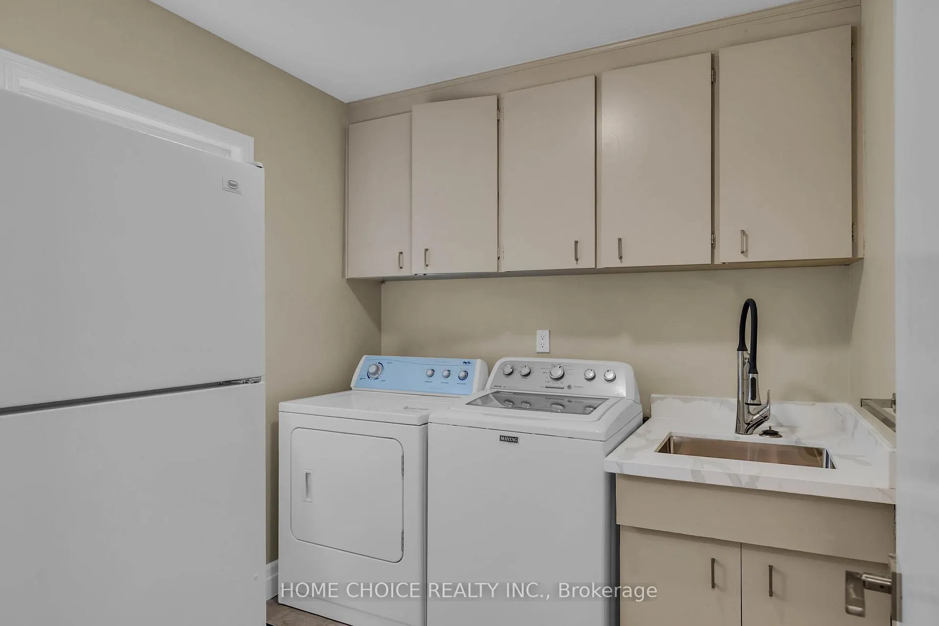Photo 20 of 43 Golfwood Heights E, Etobicoke, Kingsview Village-The Westway — HOMEH