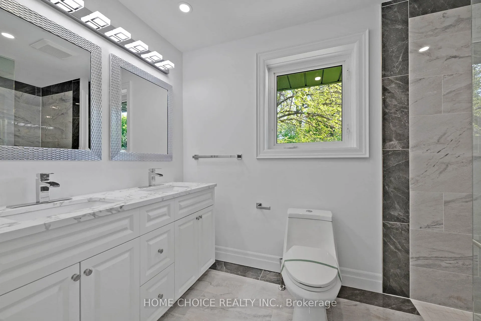 Photo 24 of 43 Golfwood Heights E, Etobicoke, Kingsview Village-The Westway — HOMEH