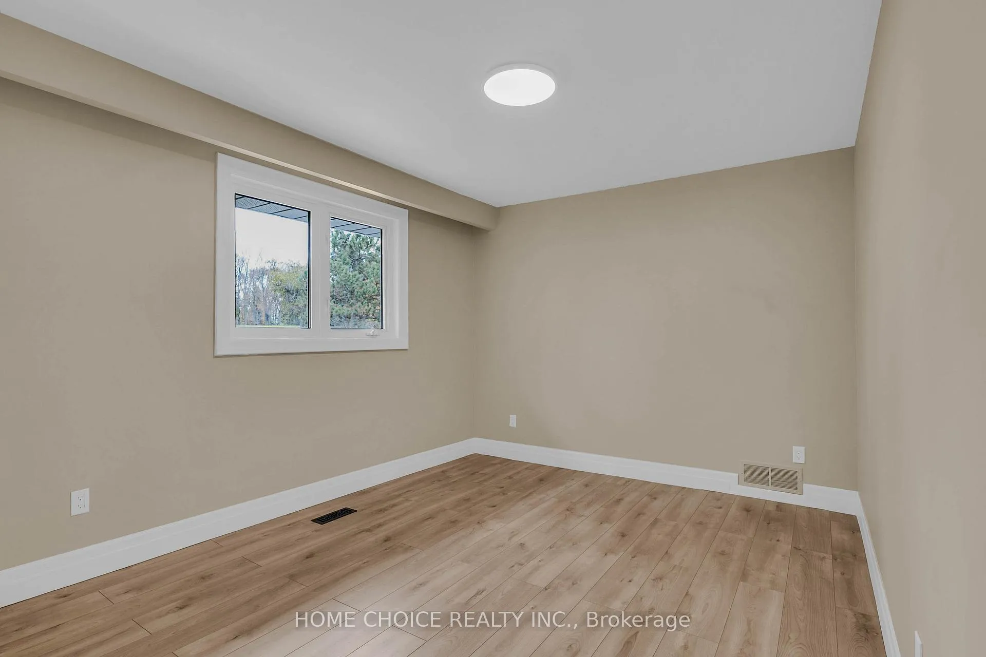Photo 27 of 43 Golfwood Heights E, Etobicoke, Kingsview Village-The Westway — HOMEH