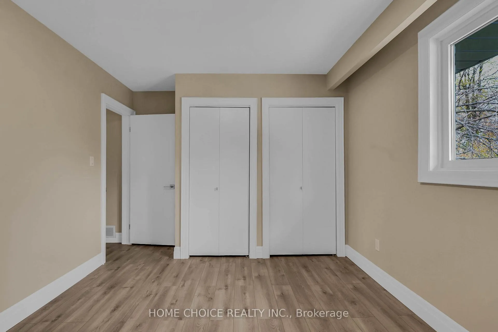 Photo 29 of 43 Golfwood Heights E, Etobicoke, Kingsview Village-The Westway — HOMEH