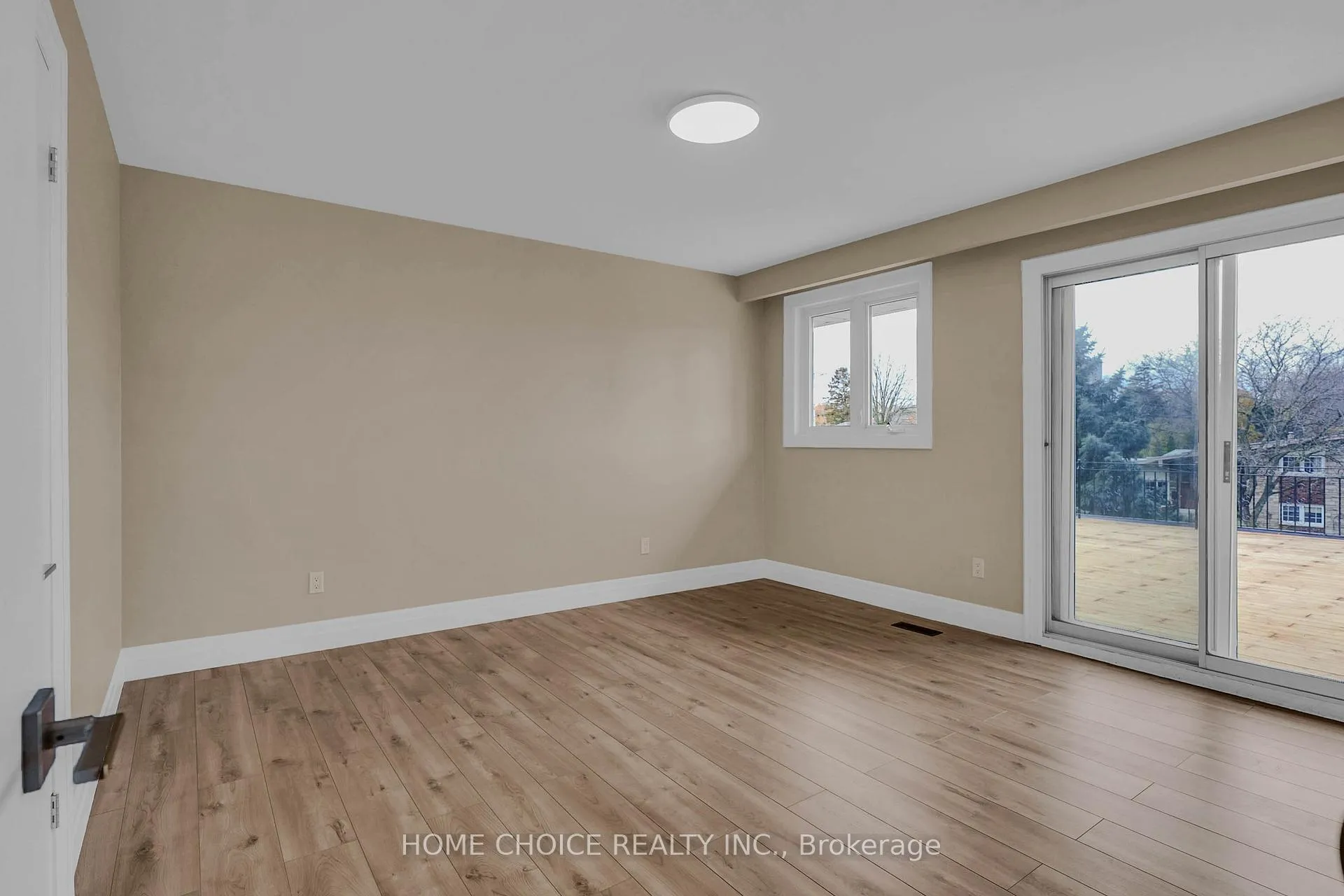 Photo 31 of 43 Golfwood Heights E, Etobicoke, Kingsview Village-The Westway — HOMEH