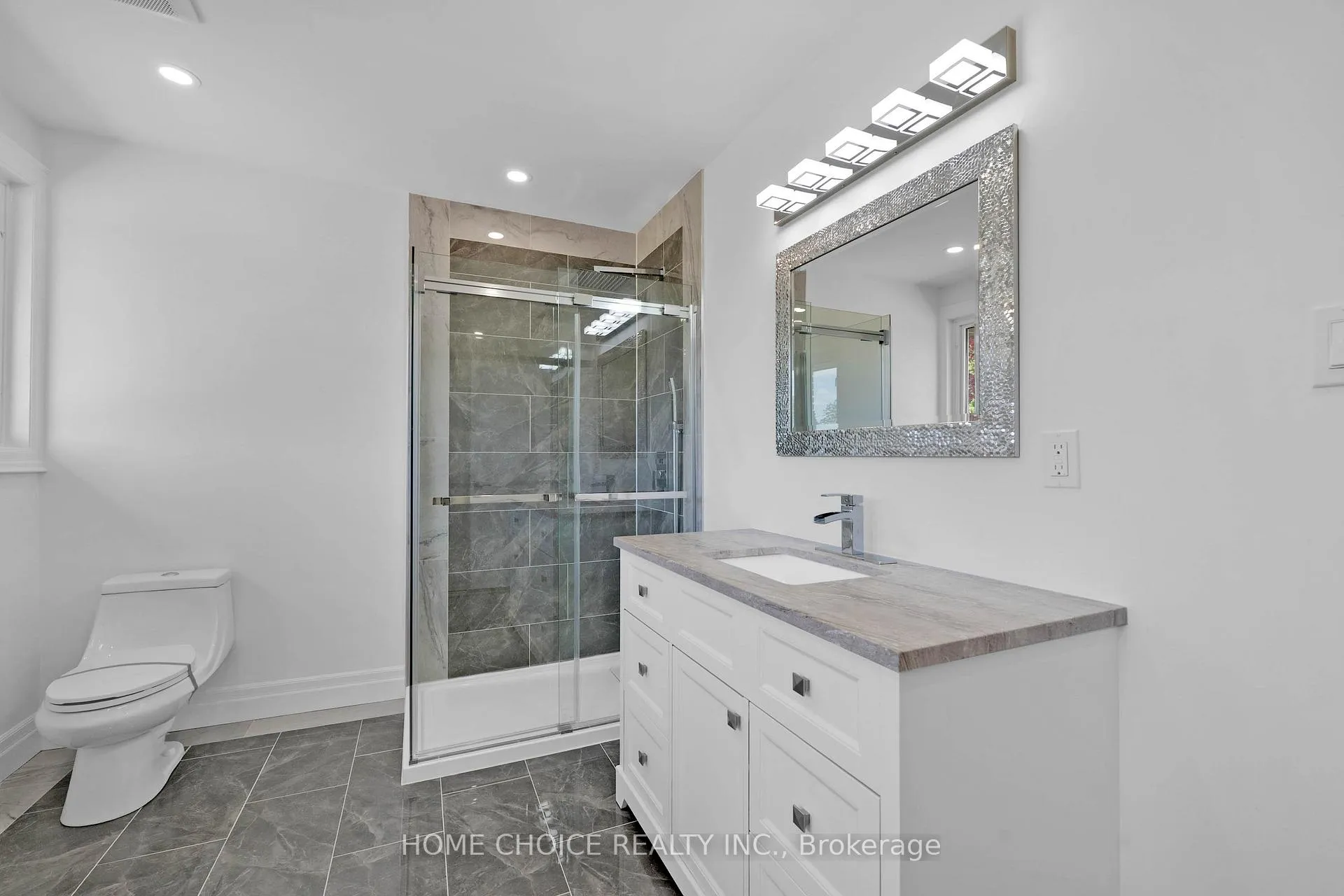 Photo 33 of 43 Golfwood Heights E, Etobicoke, Kingsview Village-The Westway — HOMEH