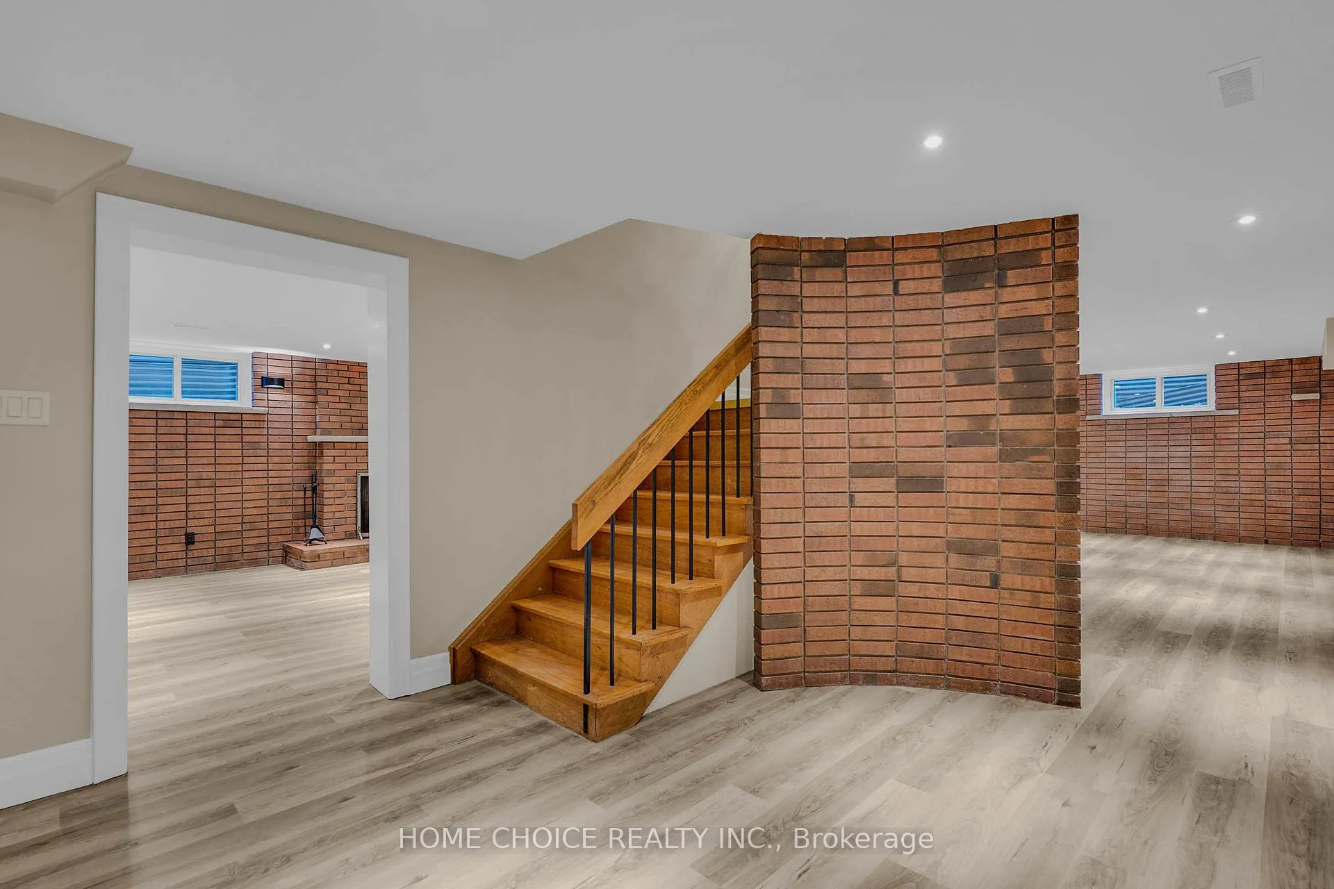 Photo 34 of 43 Golfwood Heights E, Etobicoke, Kingsview Village-The Westway — HOMEH