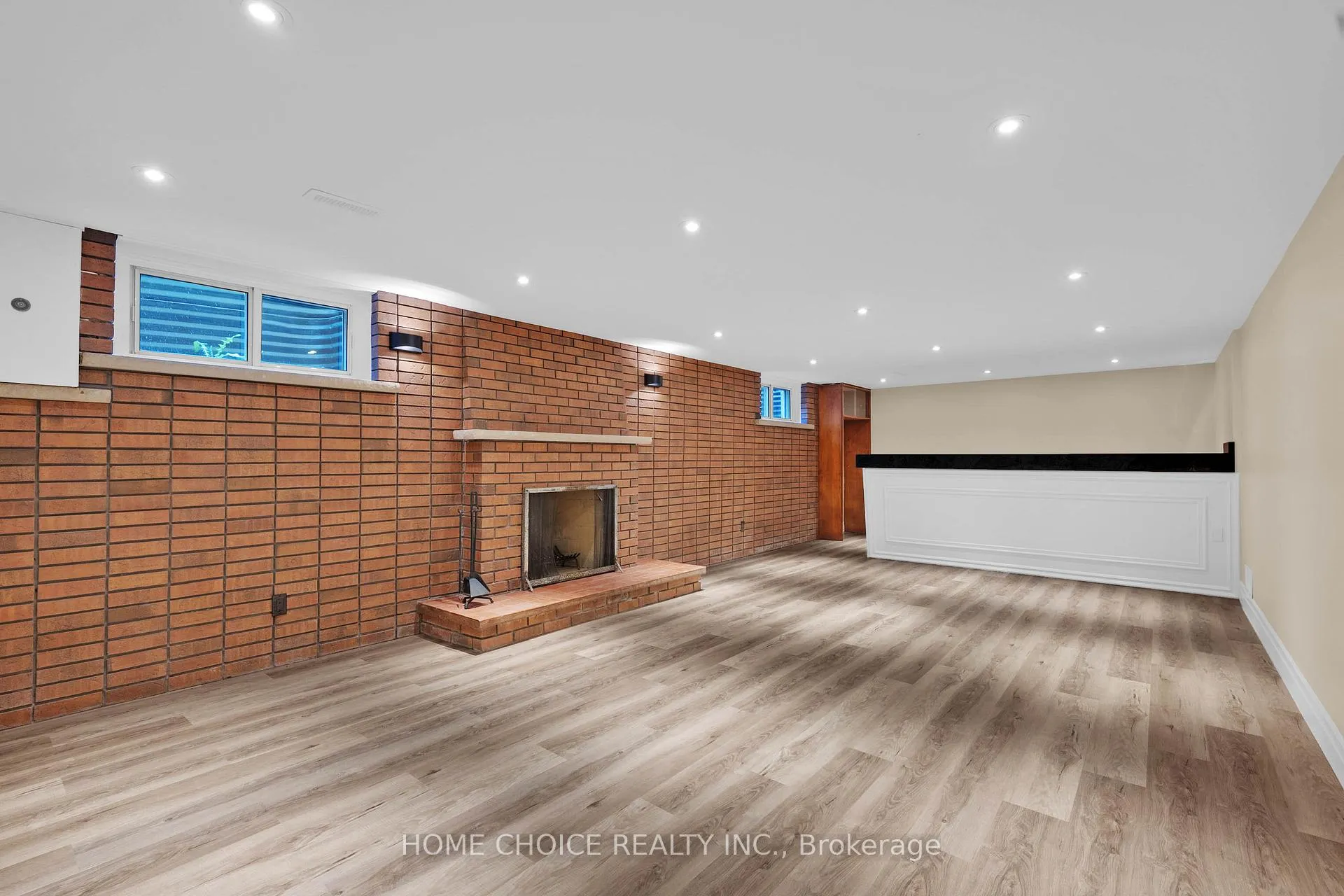 Photo 36 of 43 Golfwood Heights E, Etobicoke, Kingsview Village-The Westway — HOMEH