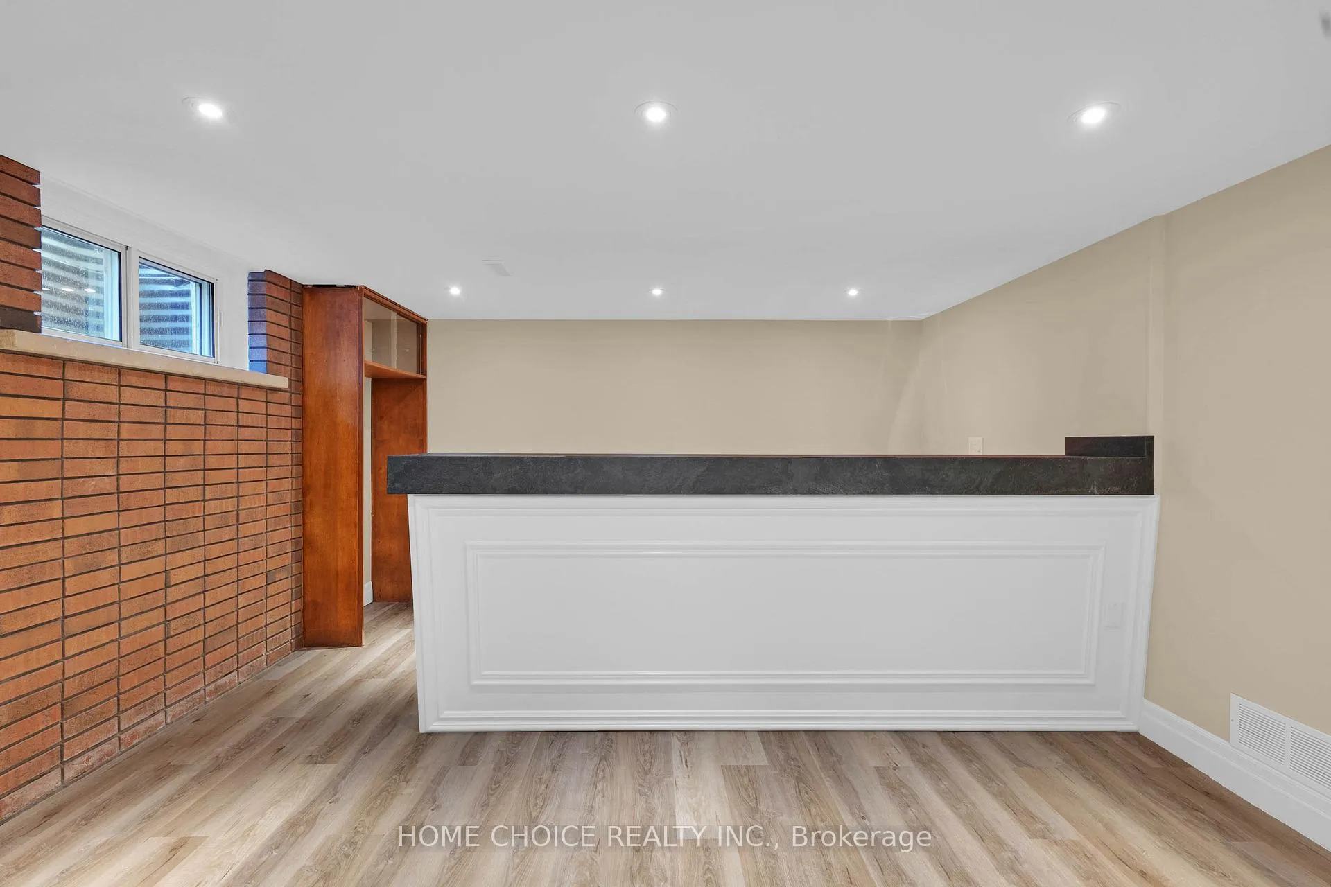 Photo 37 of 43 Golfwood Heights E, Etobicoke, Kingsview Village-The Westway — HOMEH