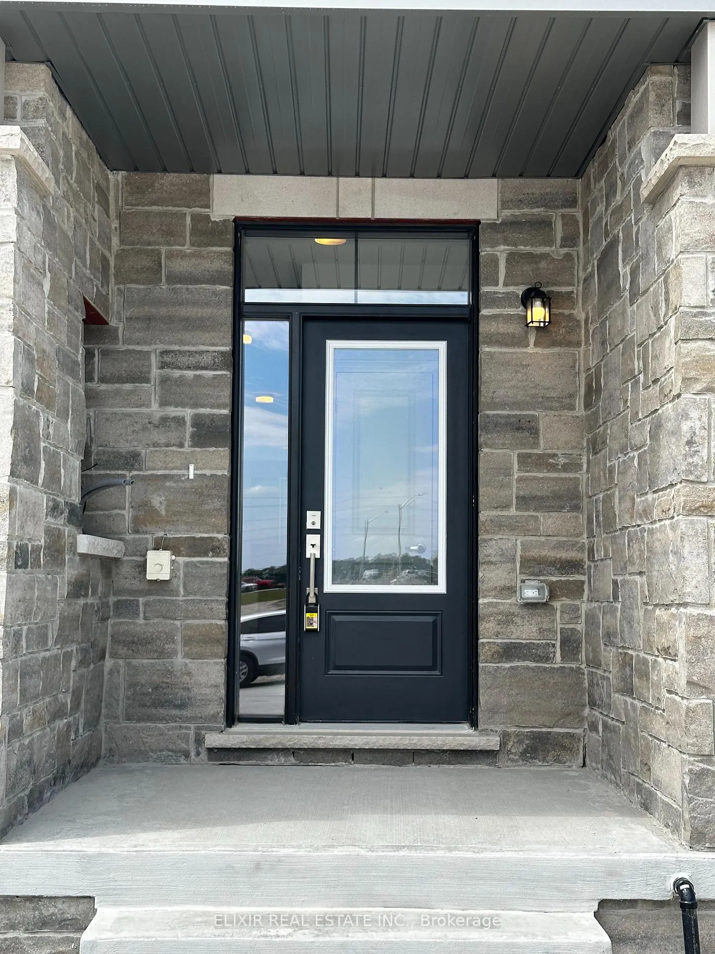 Photo 2 of 141 Fenchurch Manor, Barrie, Rural Barrie Southeast — HOMEH