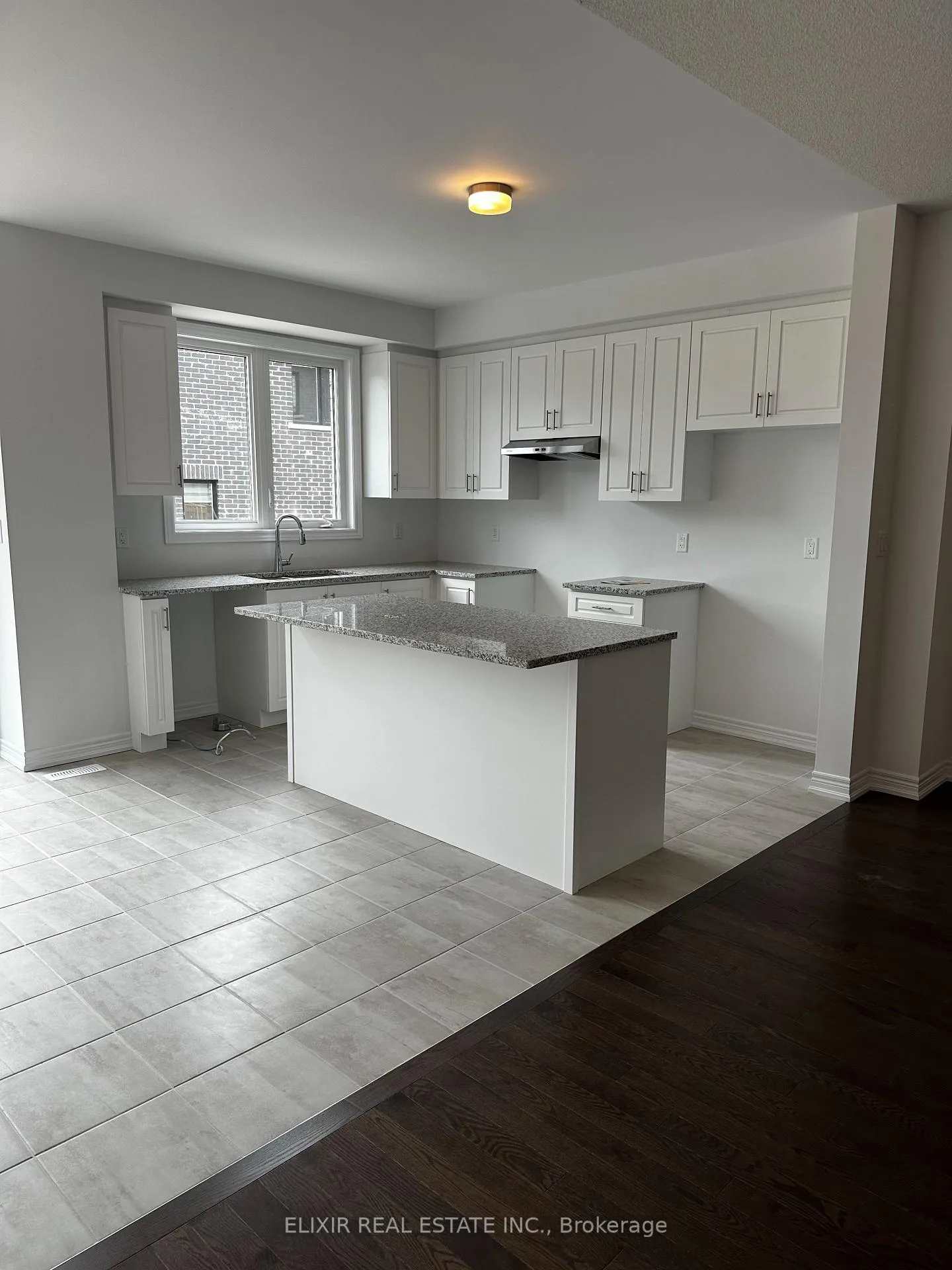 Photo 6 of 141 Fenchurch Manor, Barrie, Rural Barrie Southeast — HOMEH