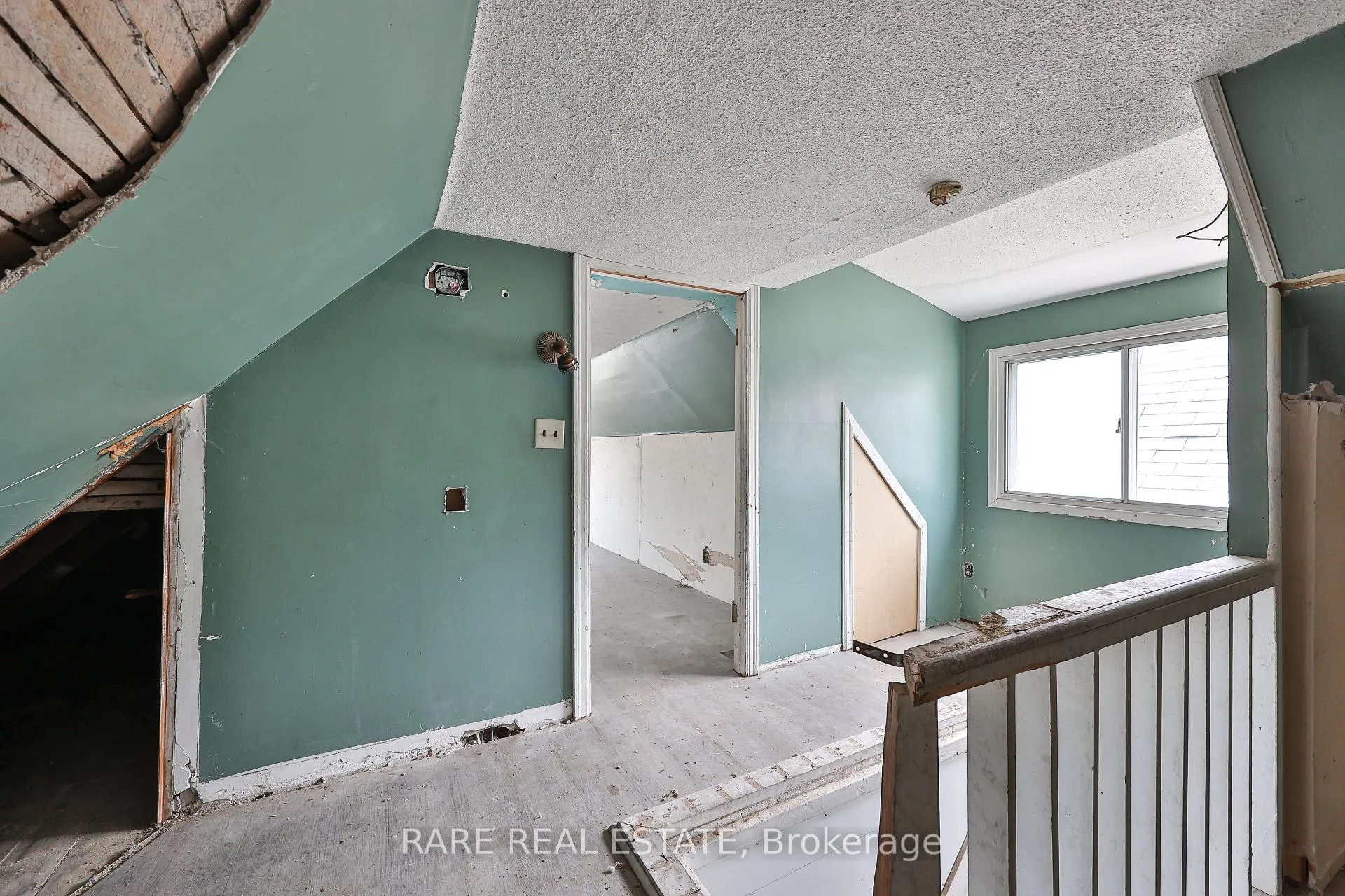 Photo 23 of 21 Chestnut Avenue, Hamilton, Central — HOMEH