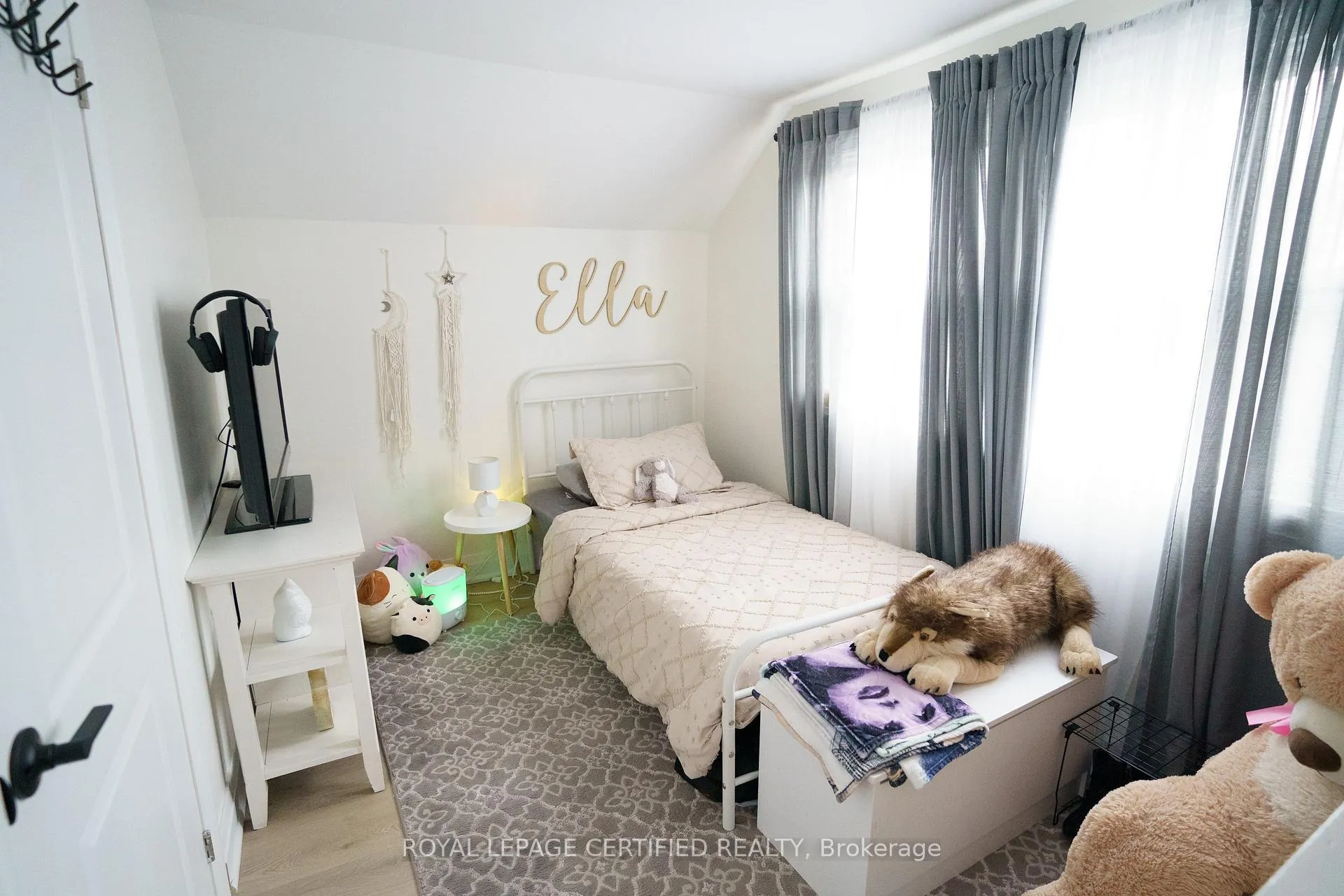 Photo 15 of 93 Grass Avenue, St. Catharines, Downtown — HOMEH