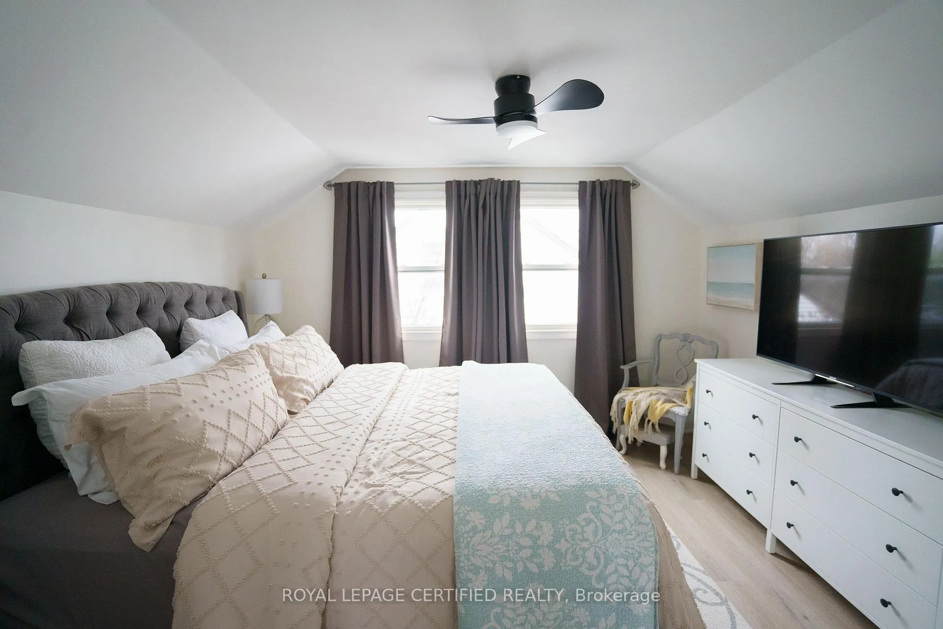 Photo 19 of 93 Grass Avenue, St. Catharines, Downtown — HOMEH