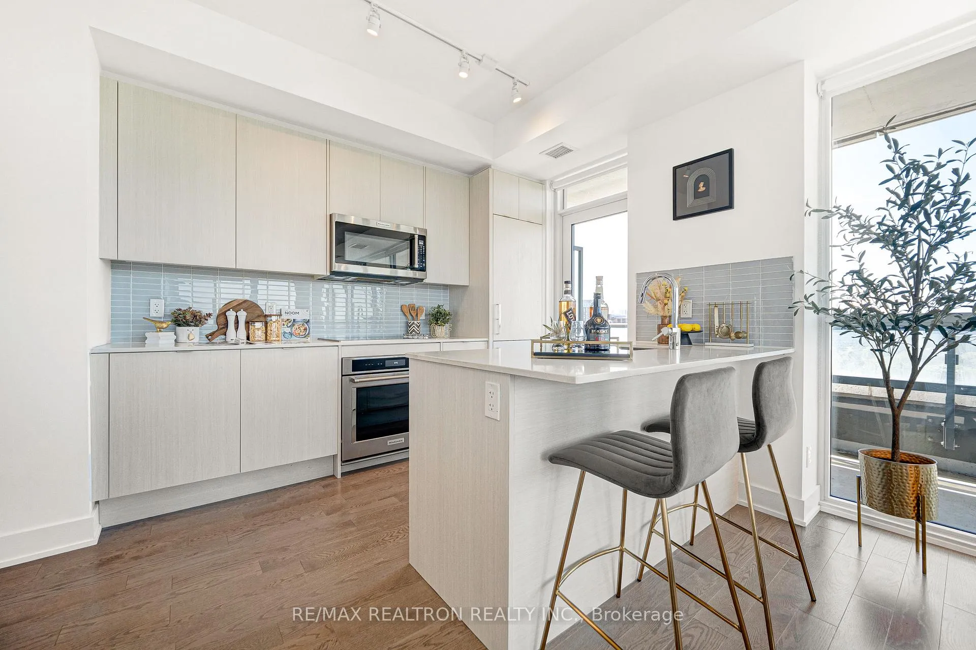 Photo 6 of Unit 1309, 181 Bedford Road, Toronto, The Annex — HOMEH