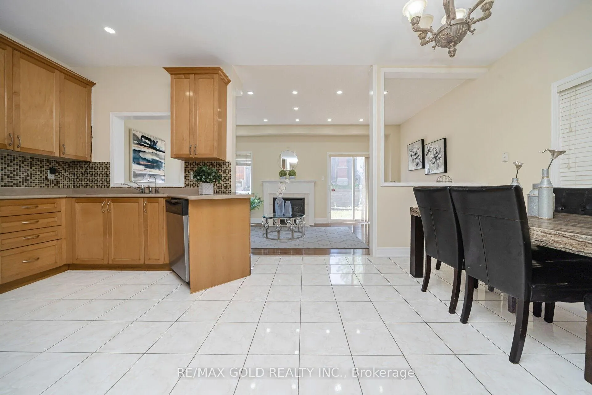 Photo 7 of 30 Grover Road, Brampton, Bram West — HOMEH