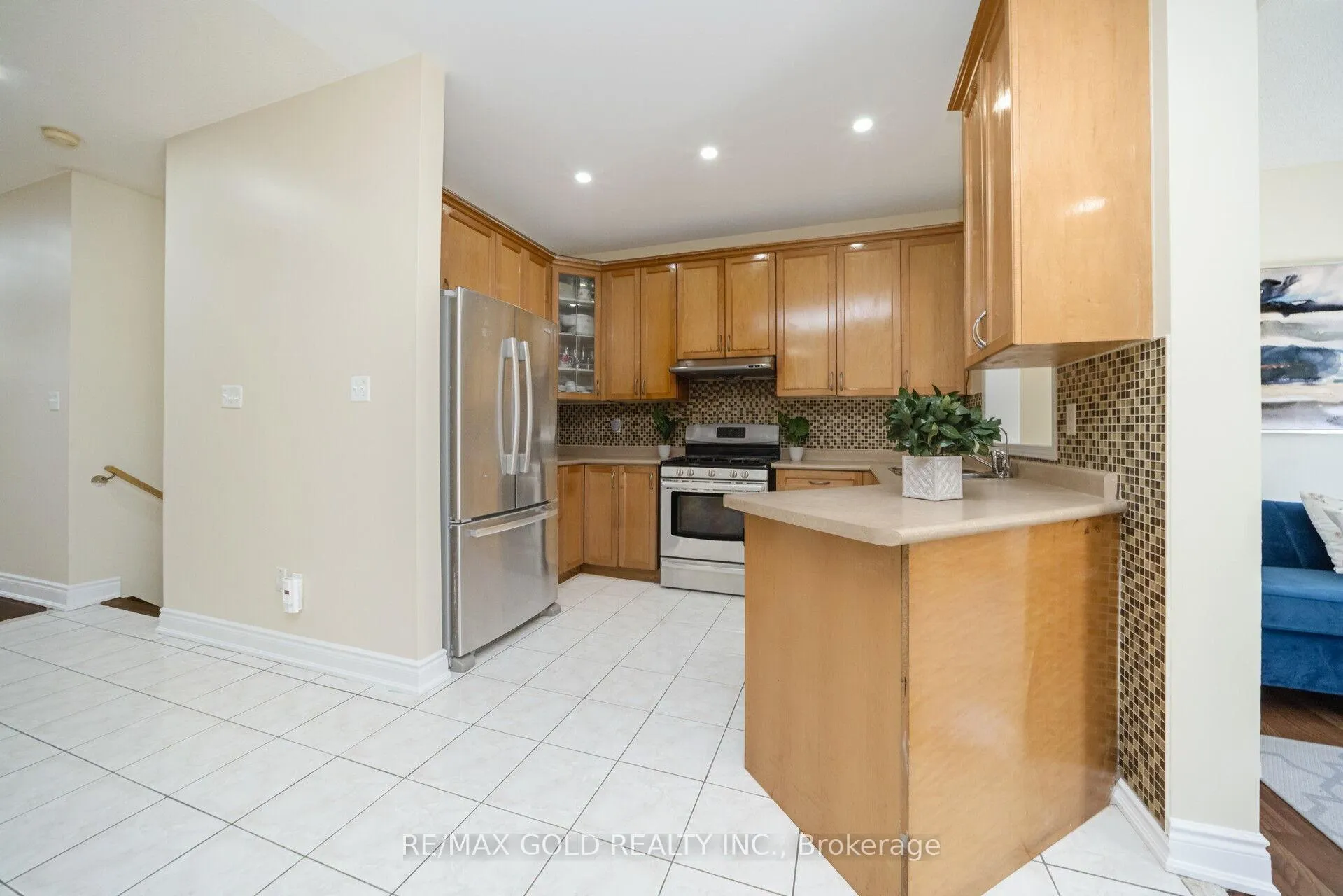 Photo 9 of 30 Grover Road, Brampton, Bram West — HOMEH
